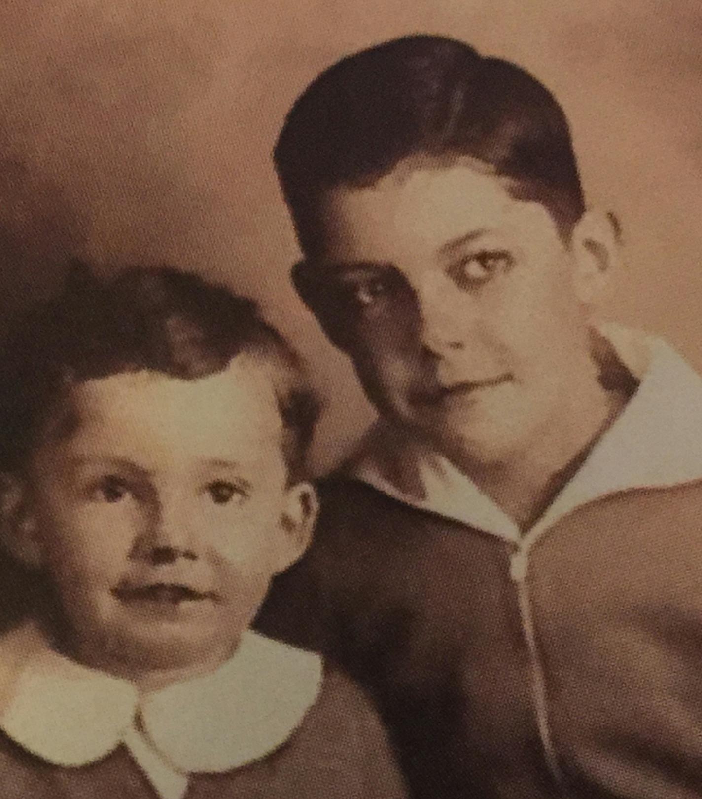 Bud Grant, right, with his brother Jim in 1935.