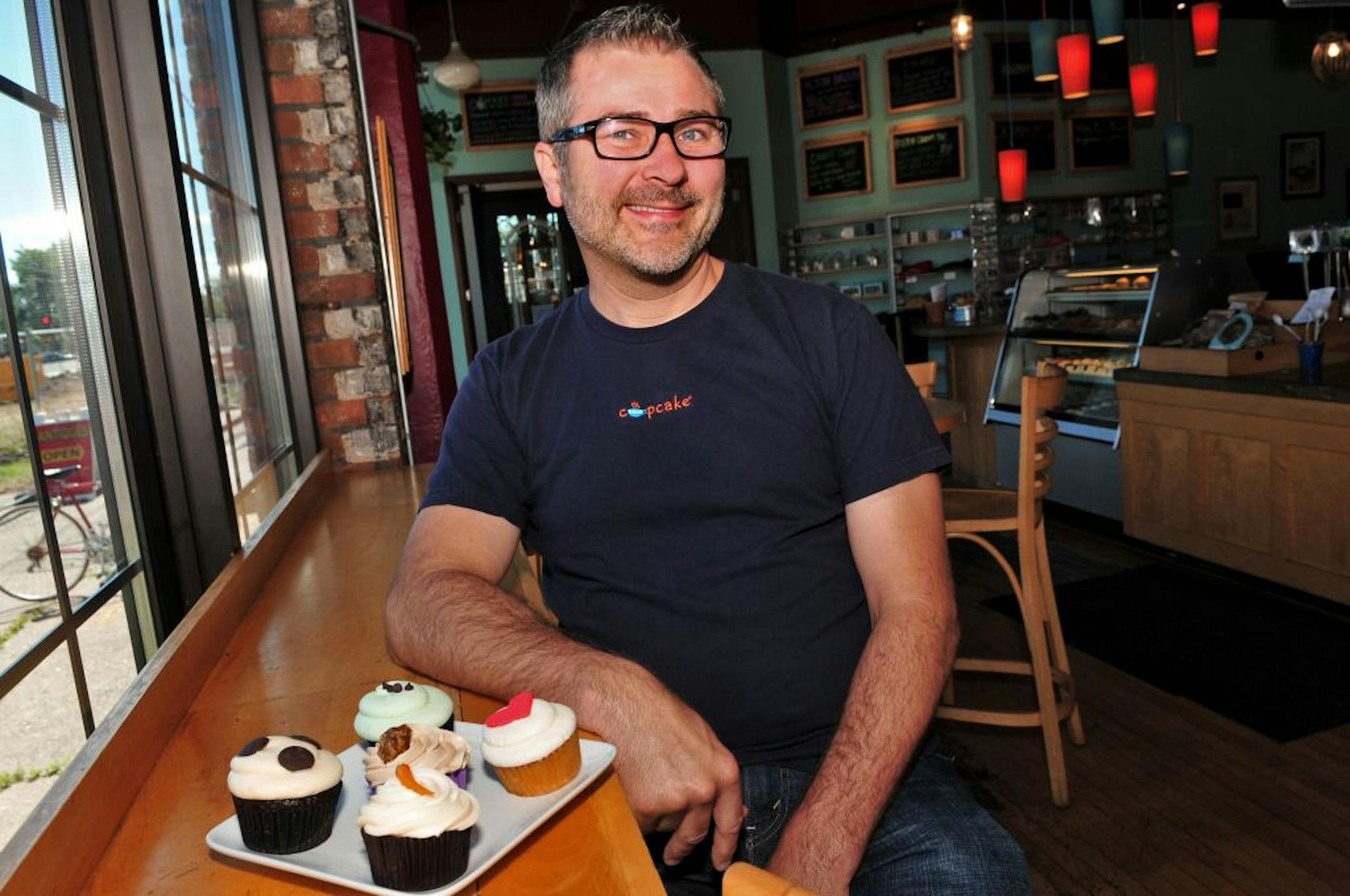 Cupcake's cupcake master, Kevin VanDeraa.