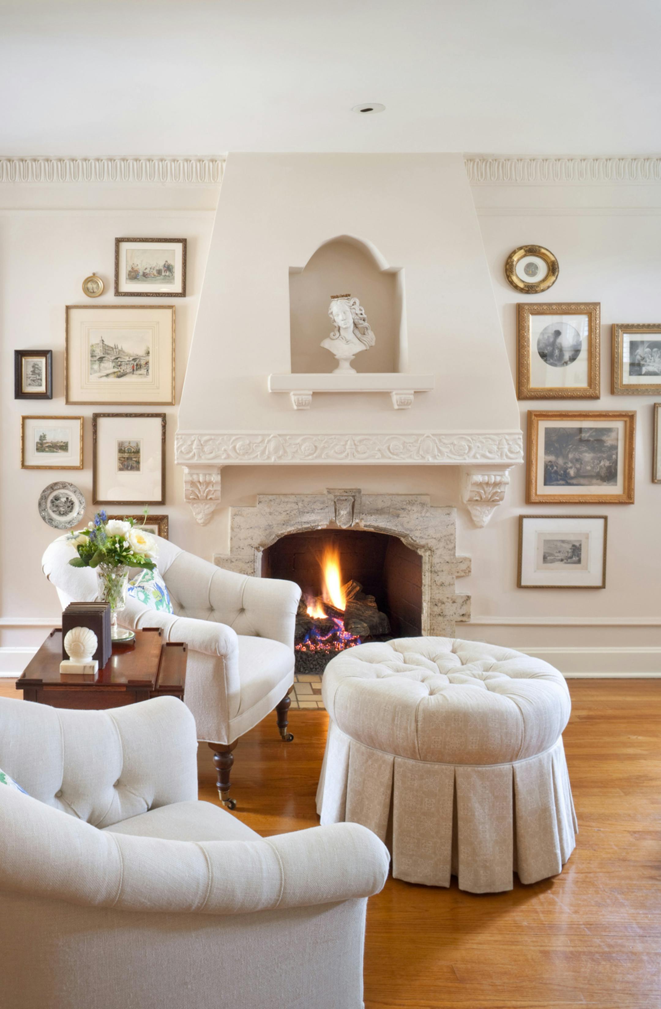 It's critical that the chairs you select match the scale of your home and the other furnishings in the room. (Handout/TNS) ORG XMIT: 1196014