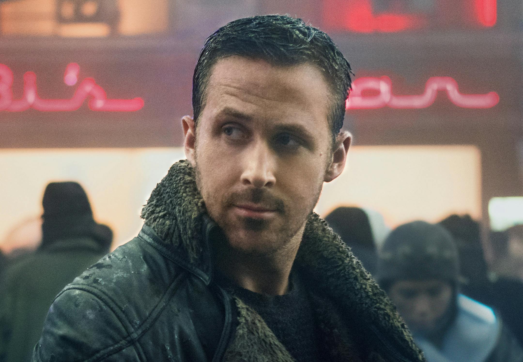 TRI-07200r3 Film Name: BLADE RUNNER 2049 Copyright: © 2017 ALCON ENTERTAINMENT, LLC Photo Credit: Stephen Vaughan Caption: RYAN GOSLING as K in Alcon Entertainment's sci fi thriller "BLADE RUNNER 2049," a Warner Bros. Pictures and Sony Pictures Entertainment release, domestic distribution by Warner Bros. Pictures and international distribution by Sony Pictures.