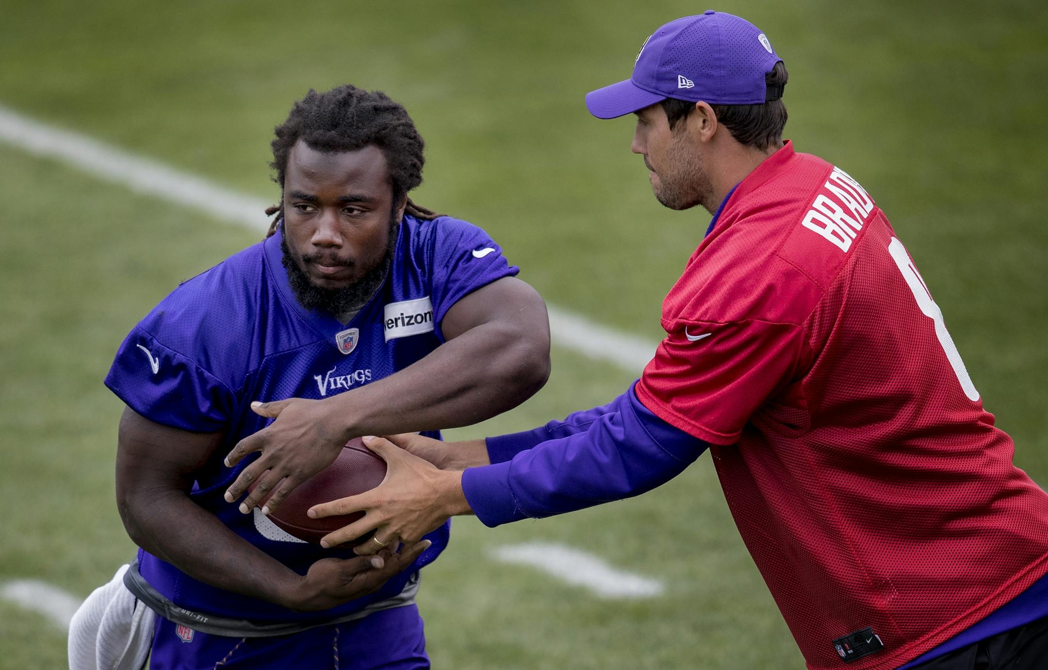 Minnesota Vikings quarterback Sam Bradford (8) handed off to Dalvin Cook (33) during the morning practice.