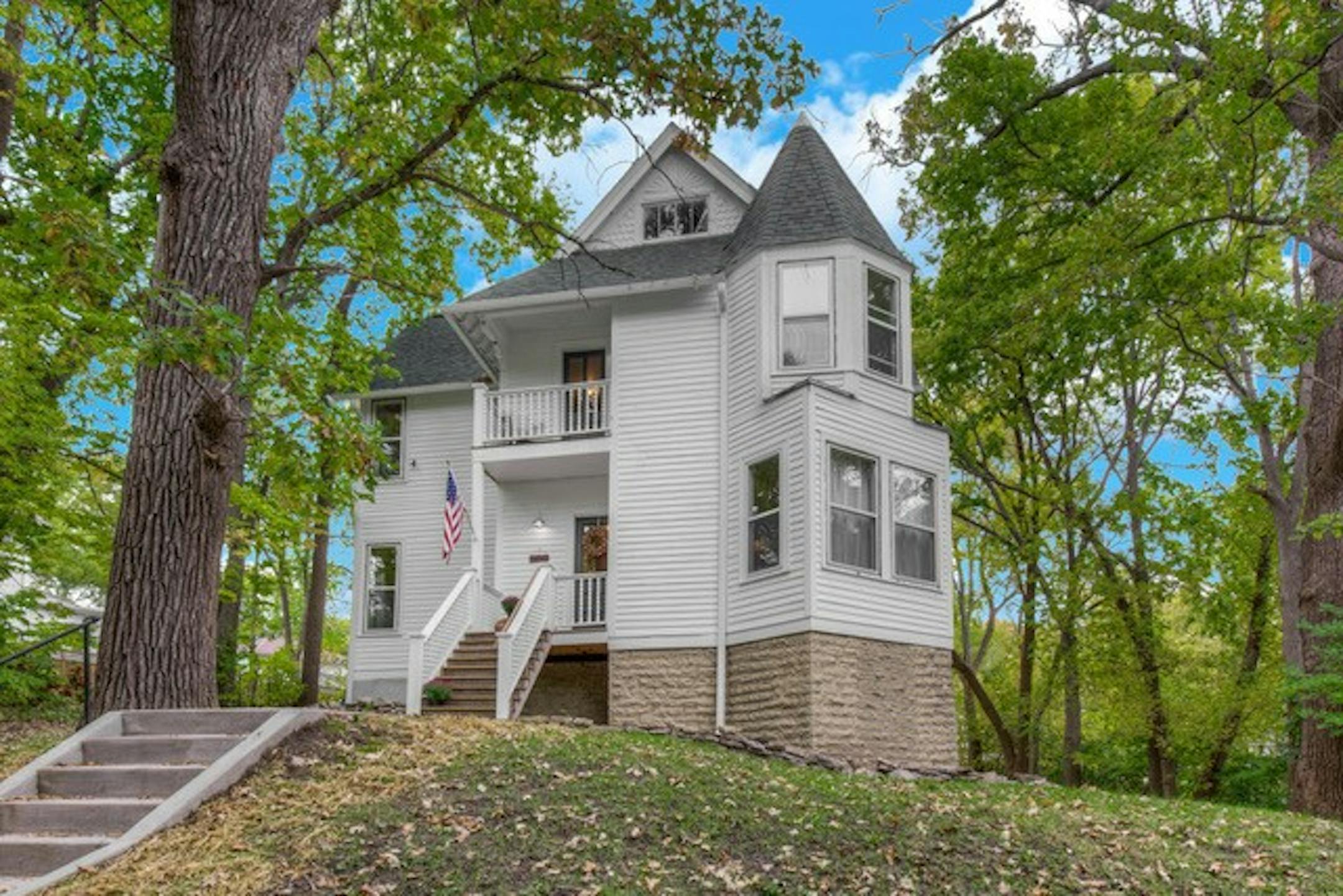 1522 Hillside in north Minneapolis, rehabbed by Nicole Curtis.