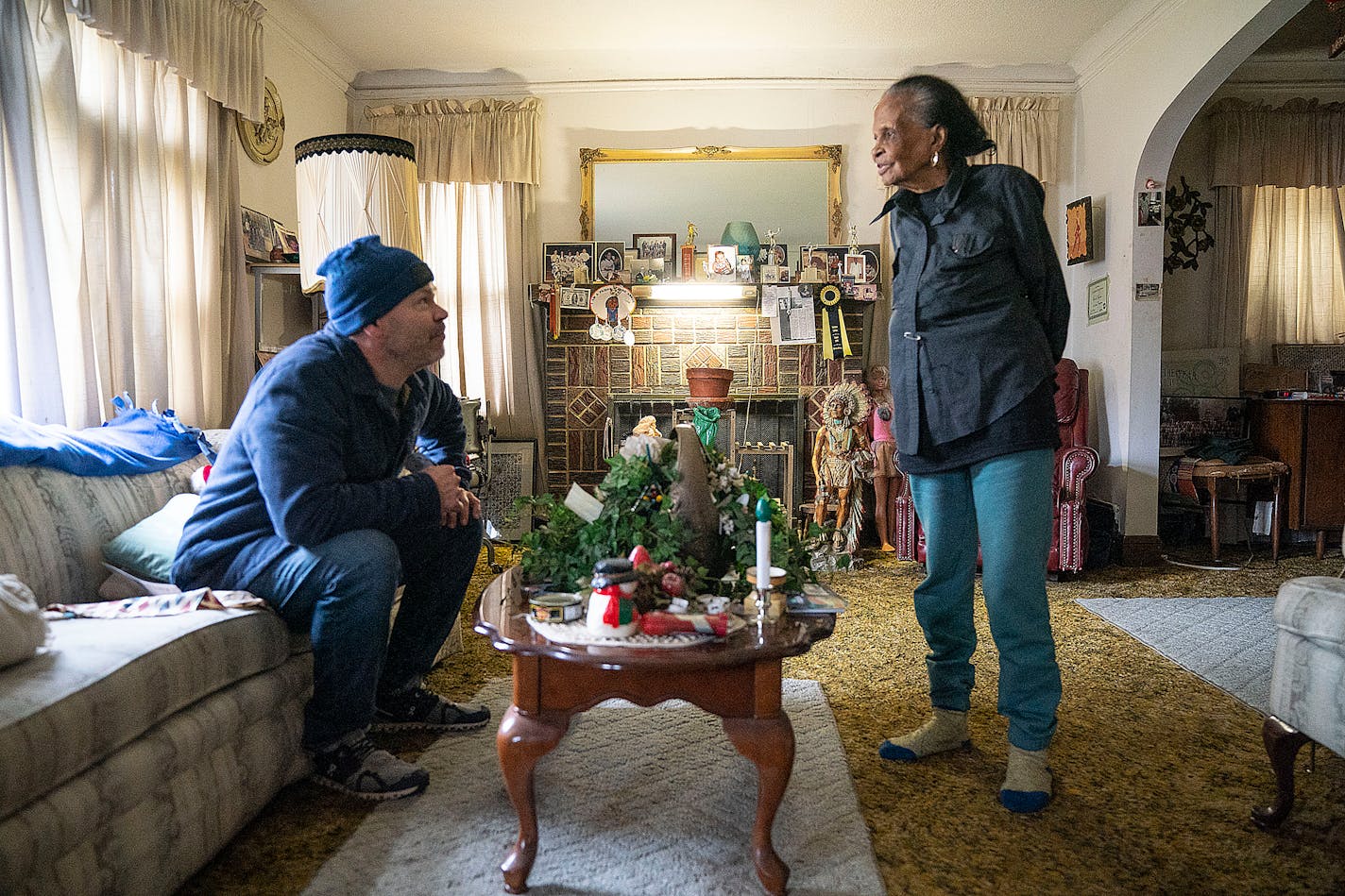 Pete Magnuson chats with Marshie Allen in her home after he delivered her meals as part of the TRUST Meals on Wheels program Thursday, Nov. 18, 2021 in Minneapolis. ]