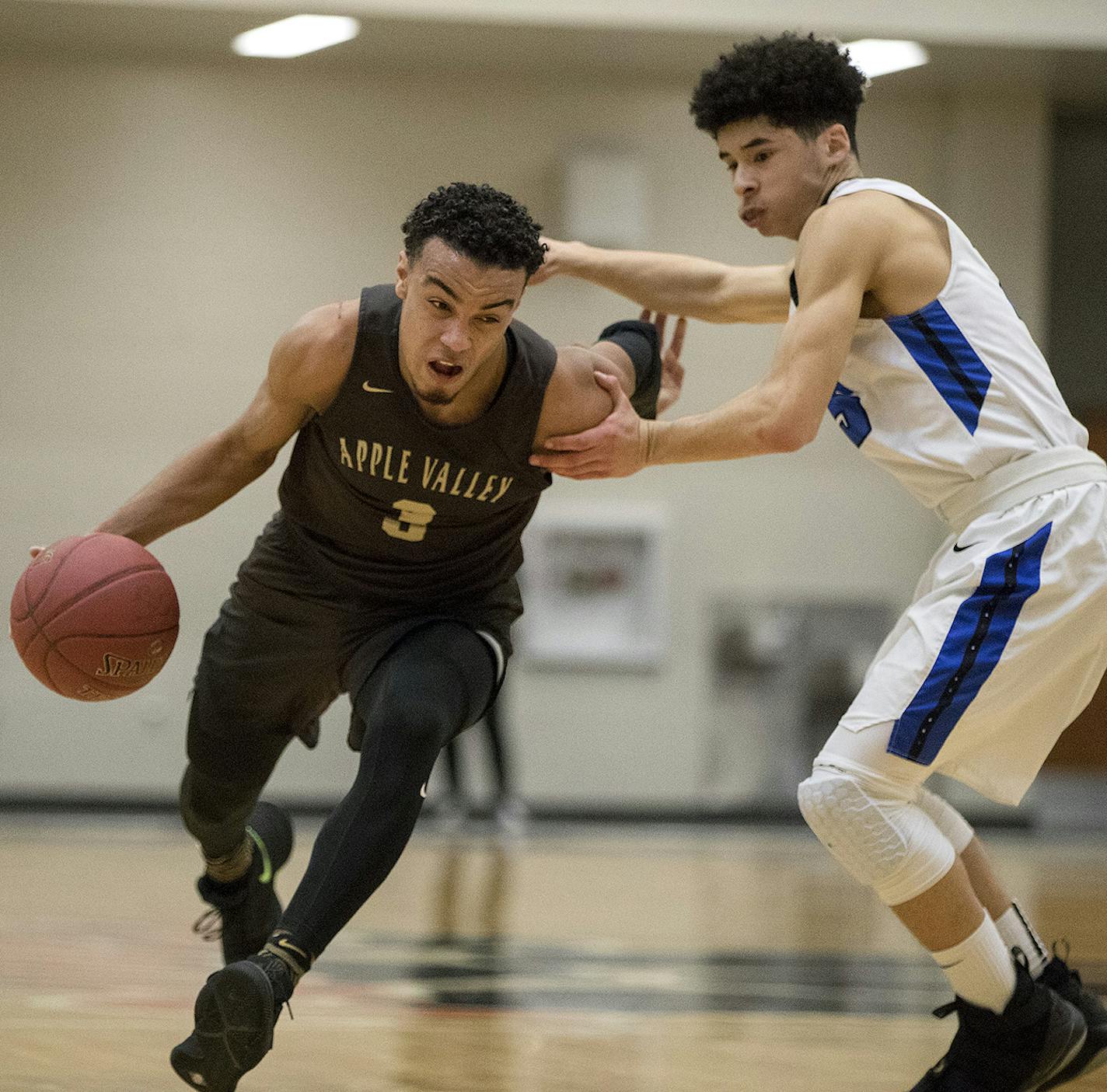 Apple Valley's Tre Jones and Eastview's Izaak Raspberry battled on the court during the first half of the boys' basketball Class 4A, Section 3 final at Farmington High School, Thursday, March 15, 2018 in Farmington, MN. ] ELIZABETH FLORES &#xef; liz.flores@startribune.com