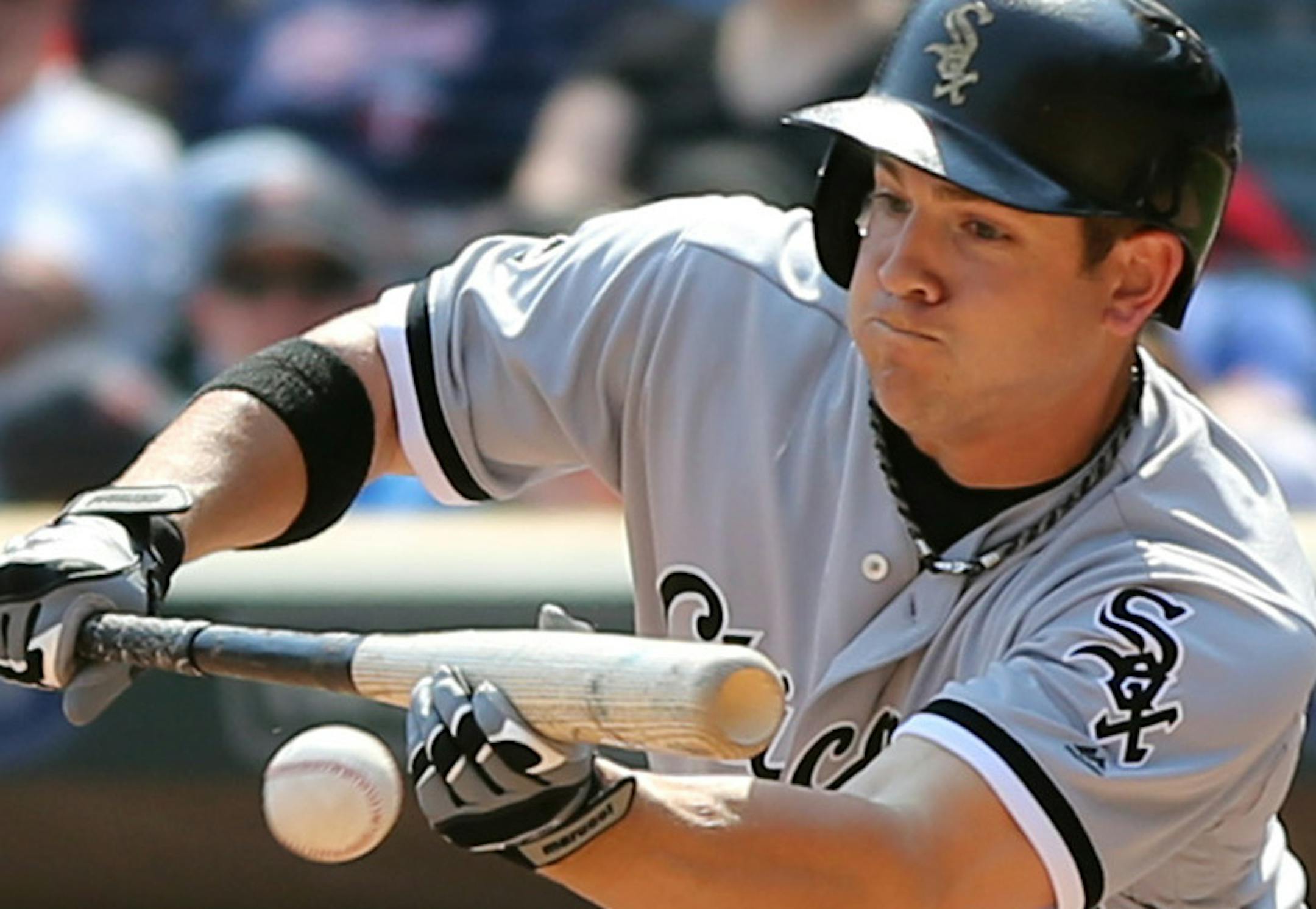 Chicago White Sox left fielder J.B. Shuck (20) hit a sacrifice bunt in the seventh inning at Target Field Thursday April 14, 2016 in Minneapolis, MN. ] The Chicago White Sox beat the Minnesota Twins 3-1. Jerry Holt Jerry.Holt@Startribune.com