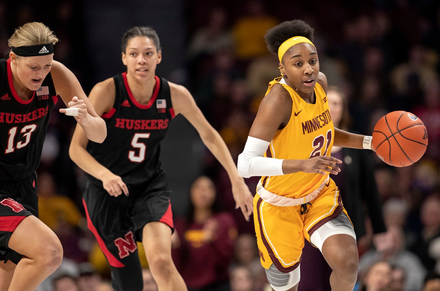 Minnesota guard Jasmine Brunson dribbled up the court after a steal in the first quarter.