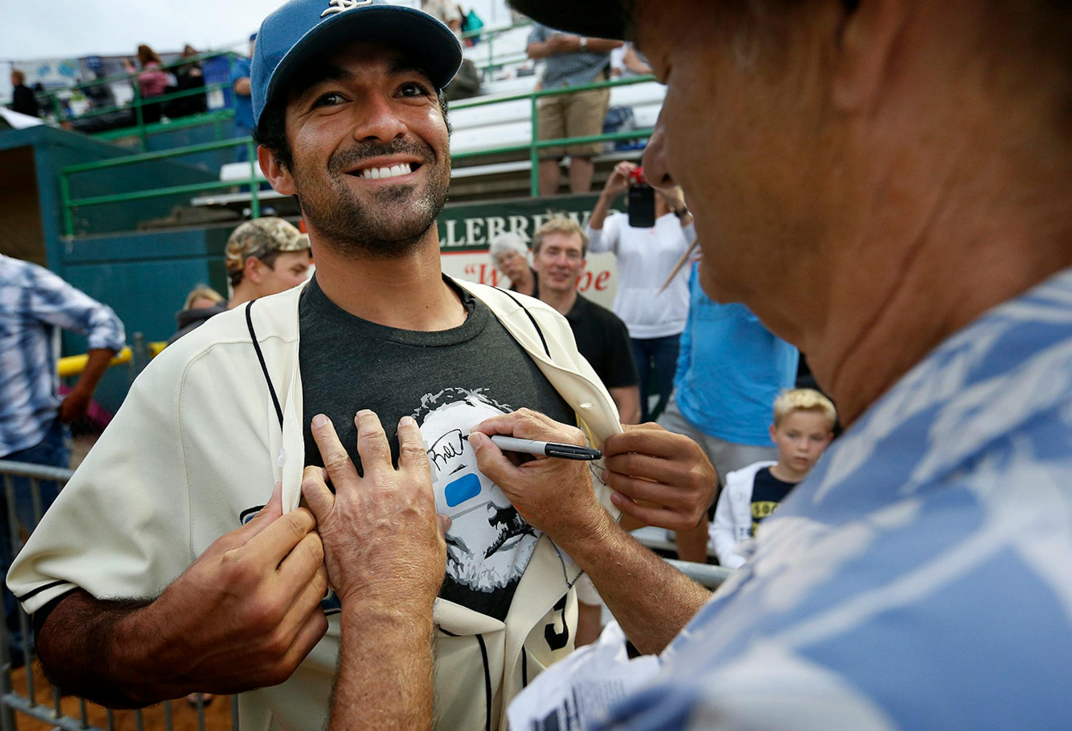 St. Paul Saints player Carlos Escobar (9) had his shirt signed by Bill Murray before the start of Thursday night's game. ] CARLOS GONZALEZ cgonzalez@startribune.com - August 28, 2014, St. Paul, Minn., Midway Stadium, St. Paul Saints baseball vs. Winnipeg - Final Saints game at Midway Stadium