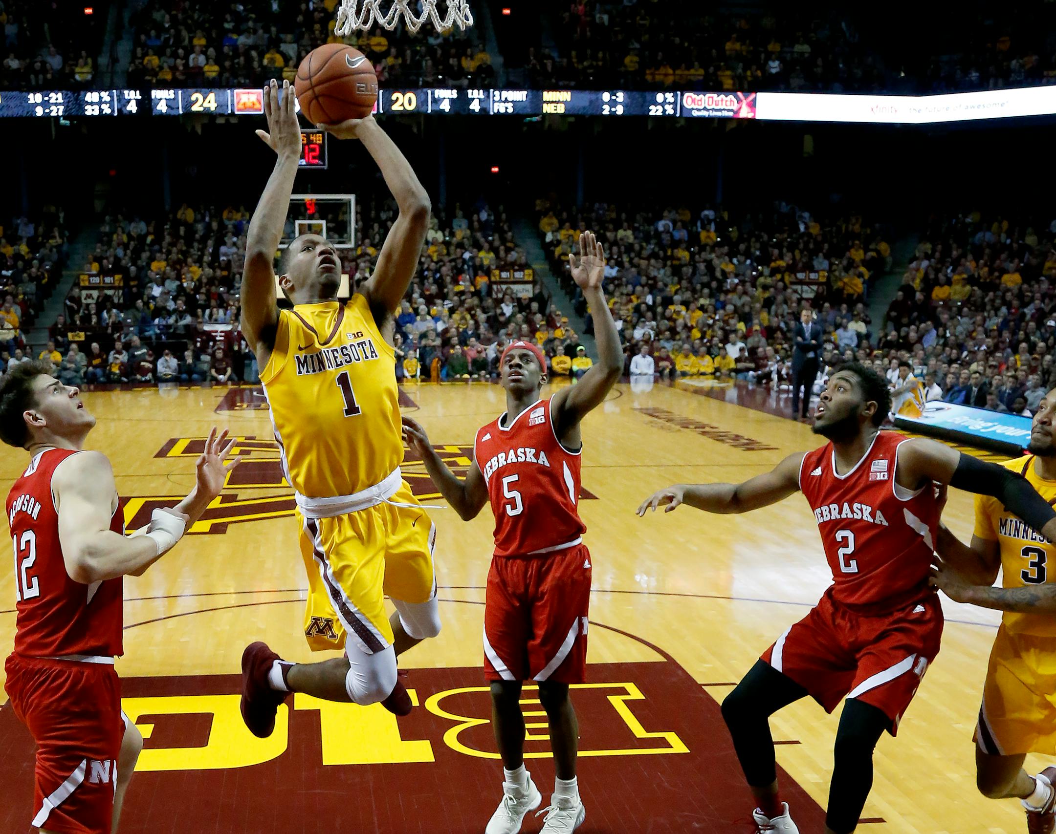 Dupree McBrayer (1) attempted a shot in the first half.