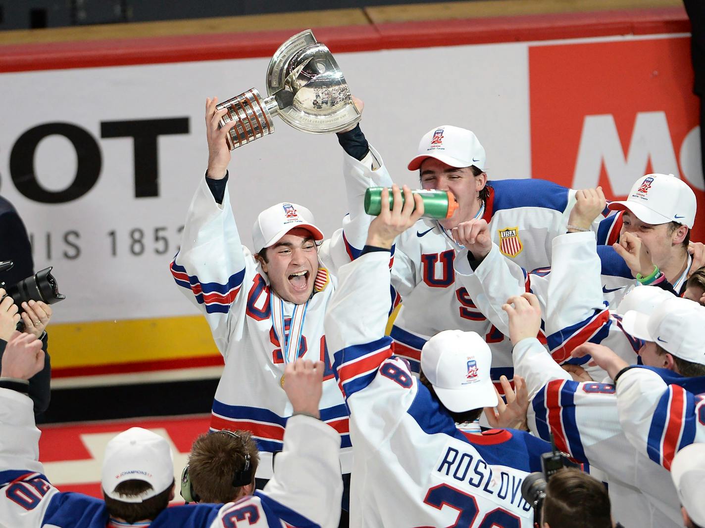 United States forward Luke Kunin (9) lifts the trophy as he and his teammates celebrate their victory over Canada in the final of the world junior championship in Montreal on Thursday, Jan. 5, 2017. (Paul Chiasson/The Canadian Press via AP)