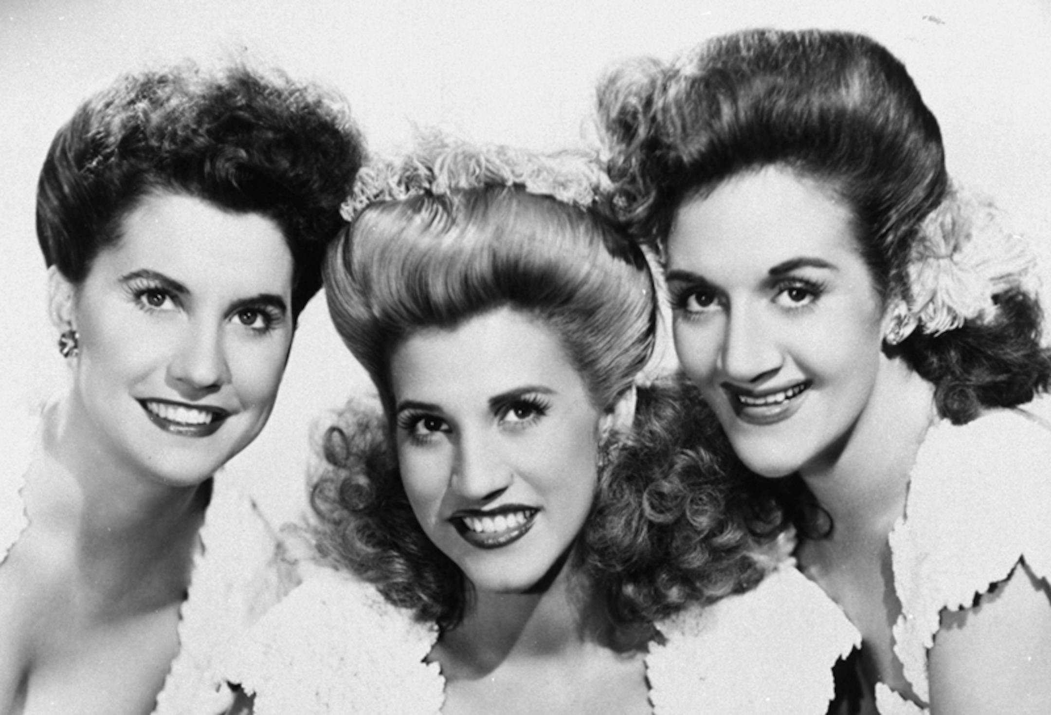 Maxene Andrews, left, with her sisters Patty and LaVerne