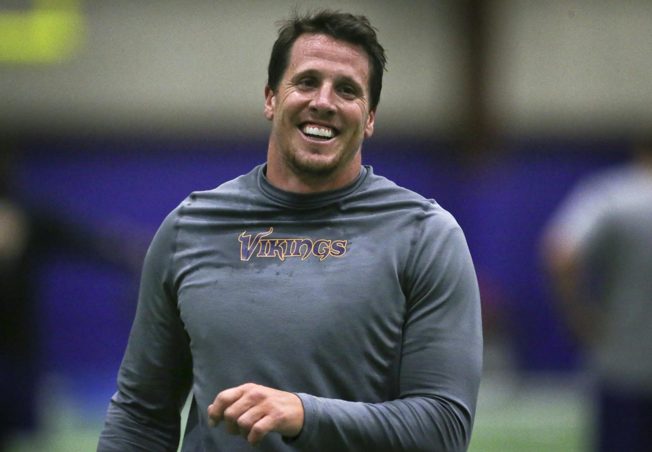 Minnesota Vikings linebacker Chad Greenway appeared to be enjoying himself during offseason training Tuesday, April 15, 2014, at Winter Park in Eden Prairie, MN.