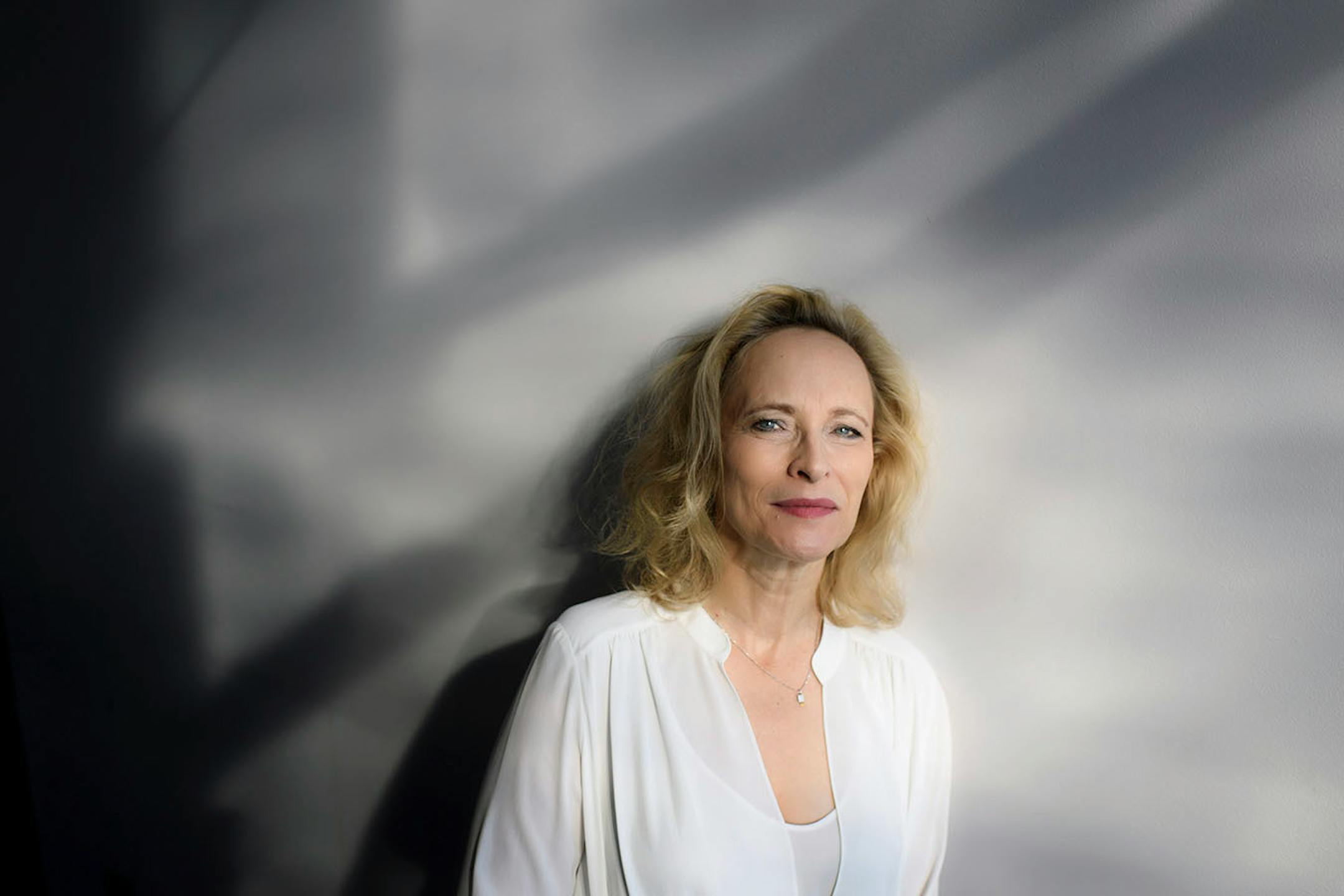 Laila Robins returned to the Twin Cities to play the queen in "The Lion in Winter" at the Guthrie Theater.