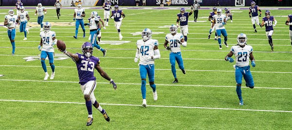 Minnesota Vikings running back Dalvin Cook (33) scored on a 70 yard touchdown run in the fourth quarter.