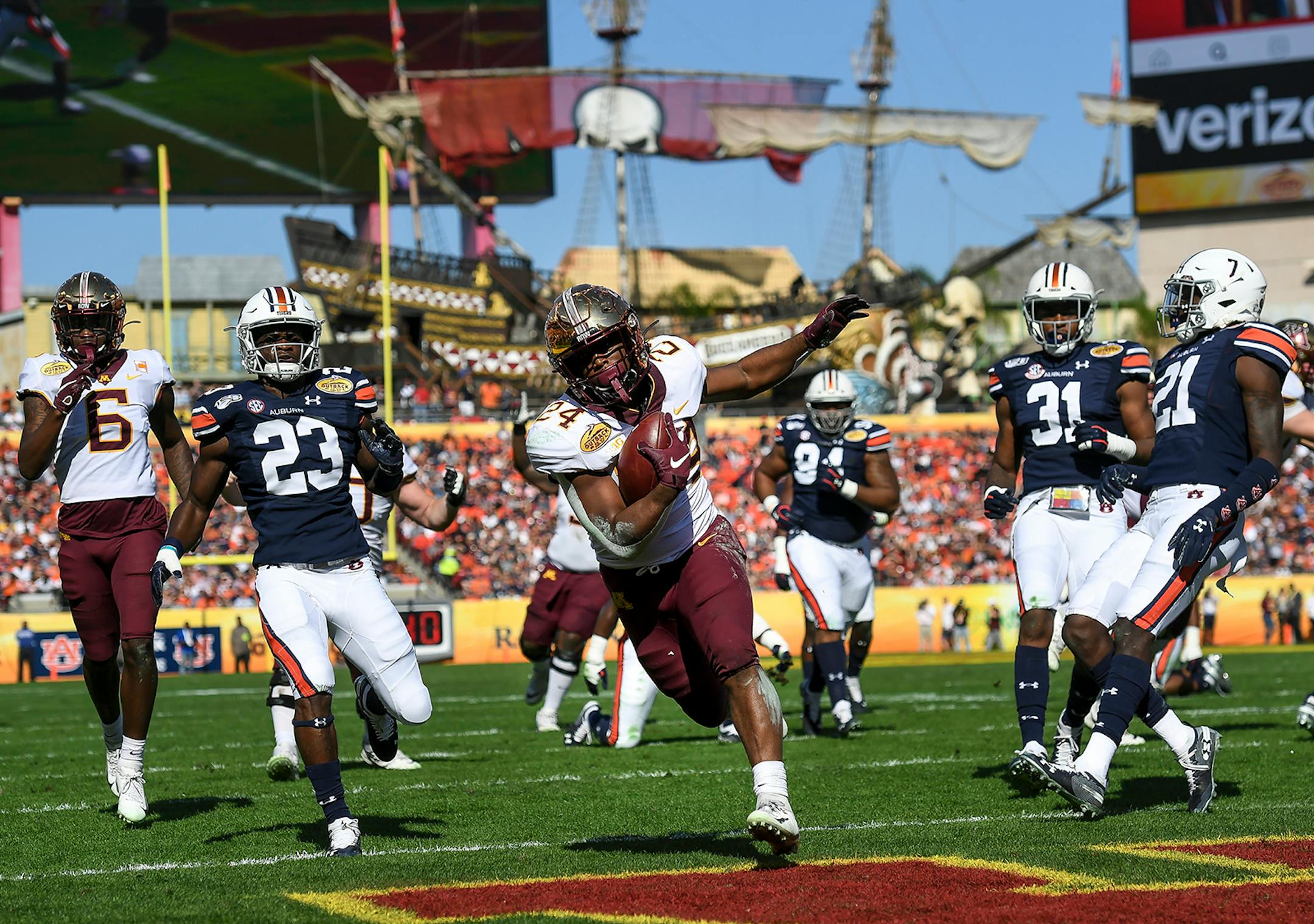 Minnesota Gophers running back Mohamed Ibrahim (24) rushed the ball for a touchdown in the first quarter against the Auburn Tigers.