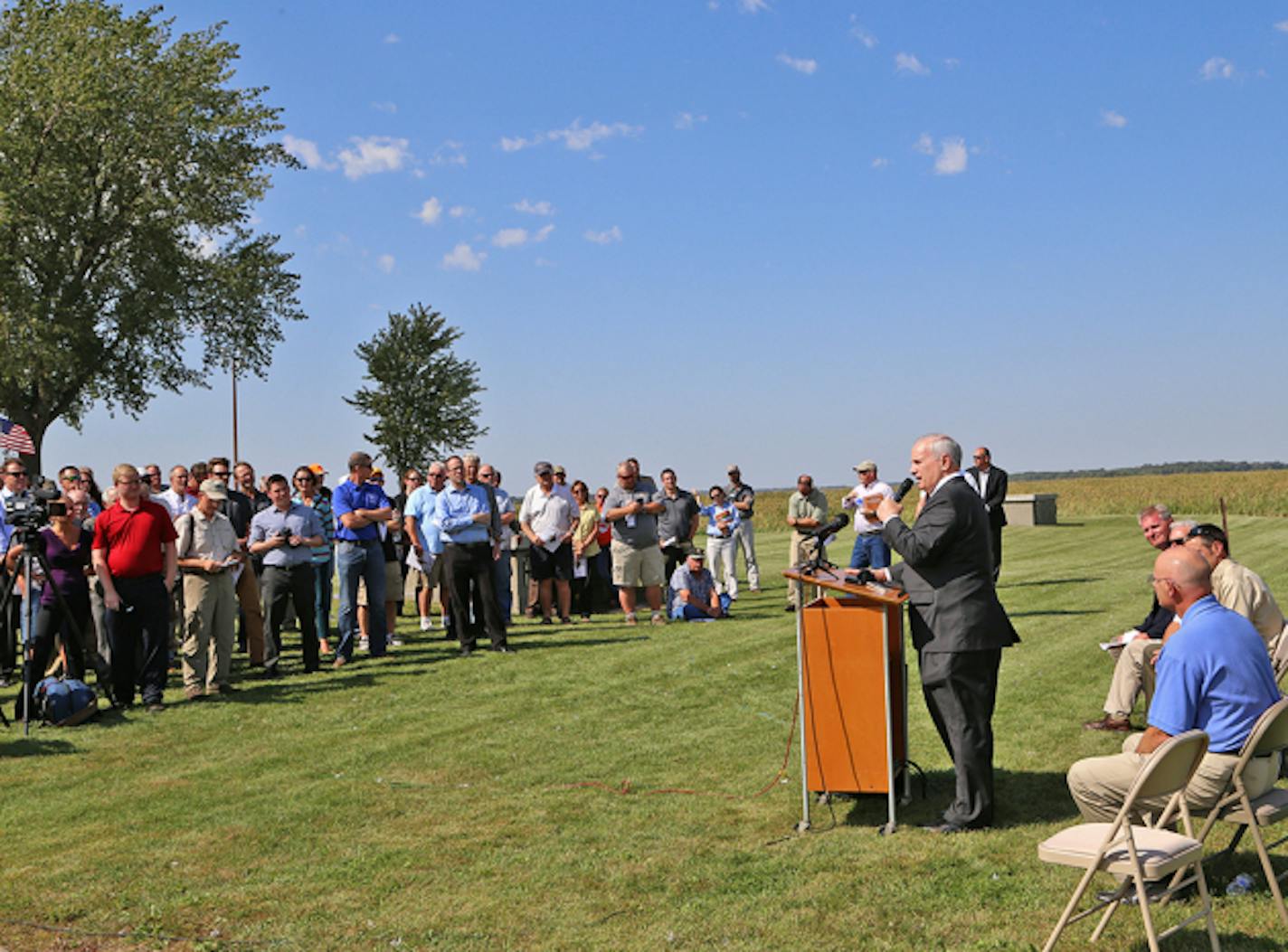 Gopv. Mark Dayton on Monday announced plans to restore Minnesota pheasants at the Nicollet Conservation Club in southern Minnesota.