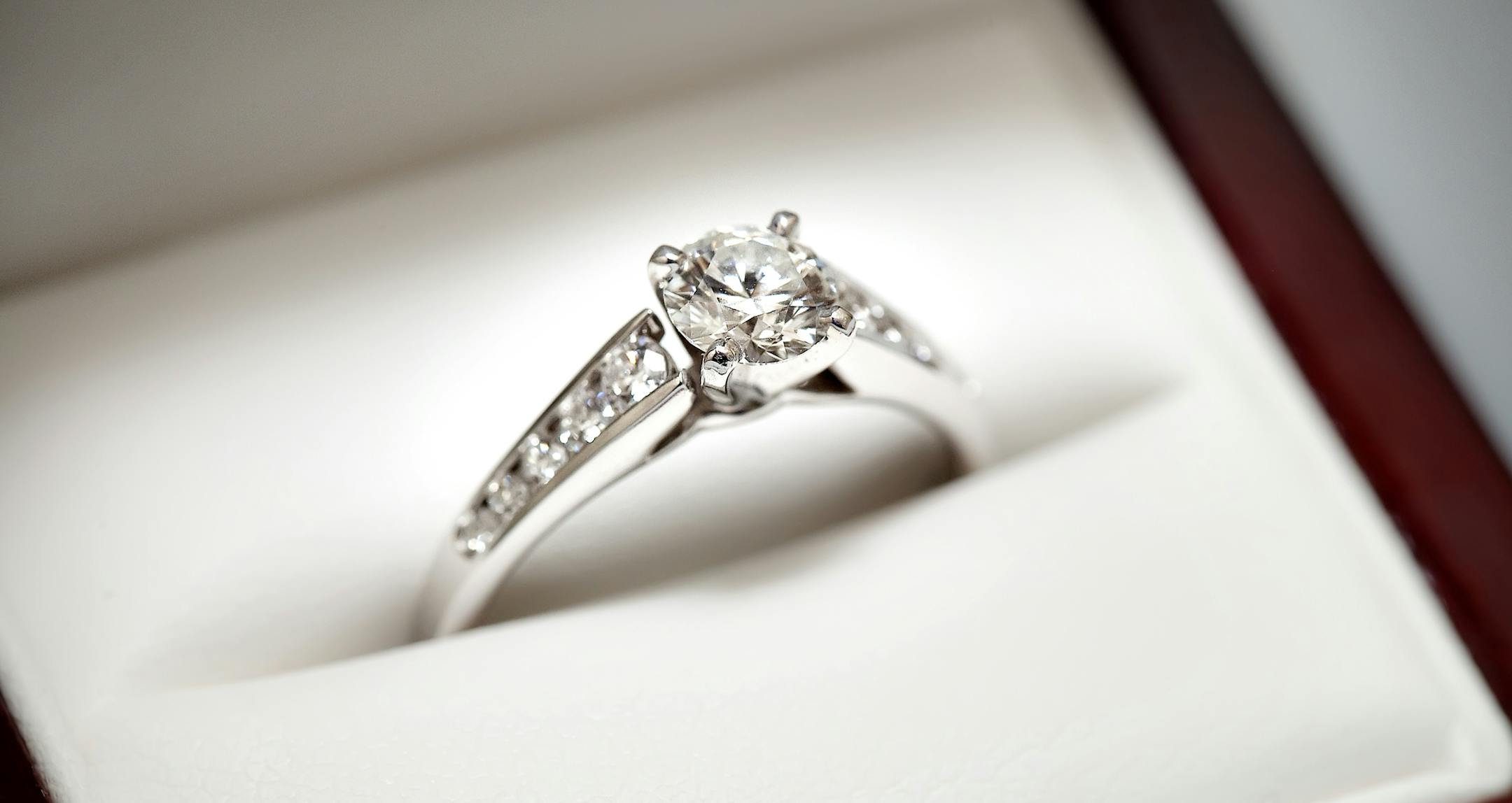 Stock art of an engagement ring. (Dreamstime/TNS) ORG XMIT: 1264603