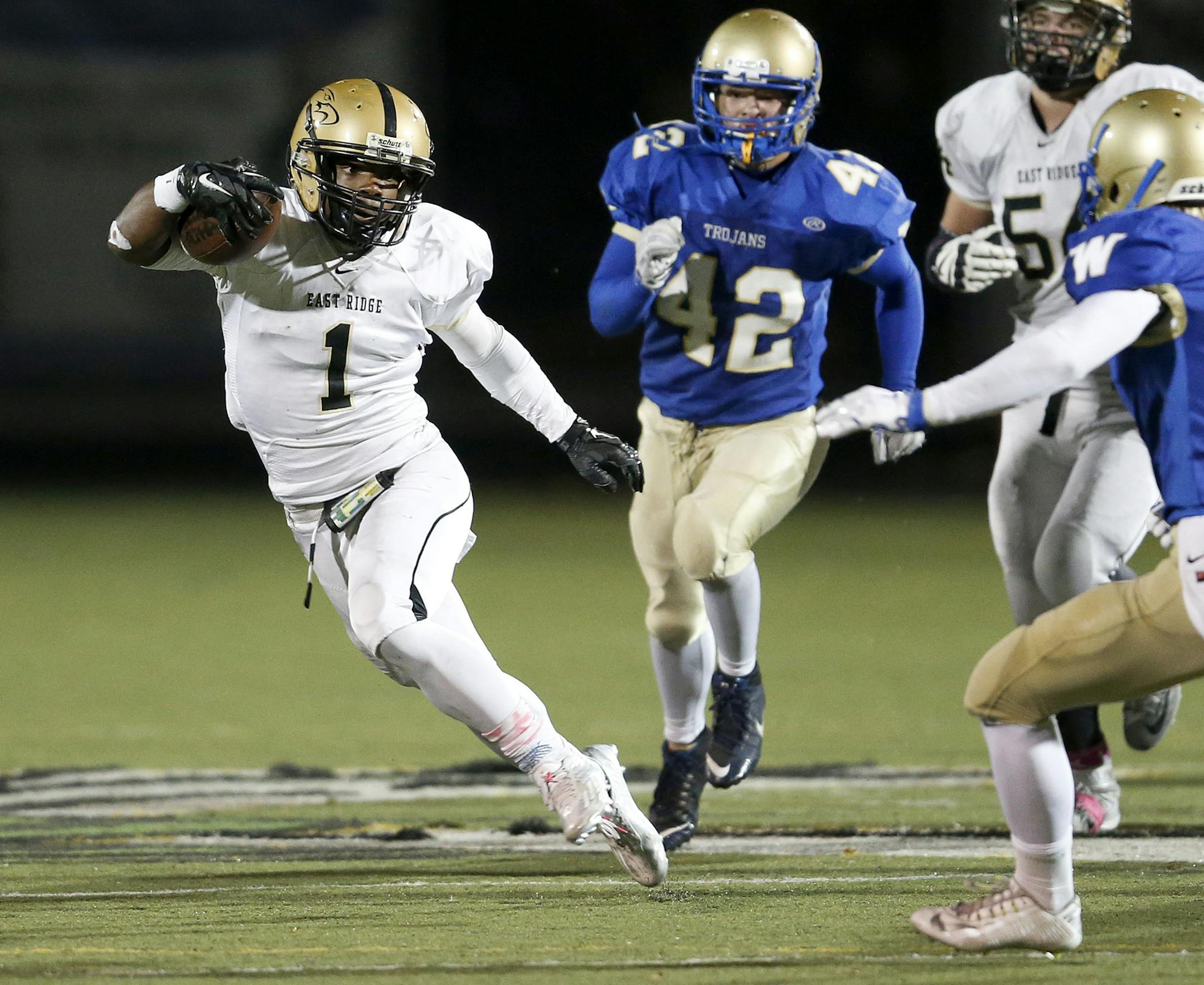East Ridge quarterback Otumus Payemanu during a fourth quarter run on a drive that setup the winning field goal. NOTE-- (Program has it OtumUs spelled with an &#xec;U&#xee; but I see it online a lot with an &#xec;O&#xee; OtumOs please double check.) ] CARLOS GONZALEZ &#xef; cgonzalez@startribune.com - October 29, 2015, Edina, MN, Kuhlman Stadium, High School / Prep Football, Class 6A football state quarterfinals, Wayzata vs. East Ridge