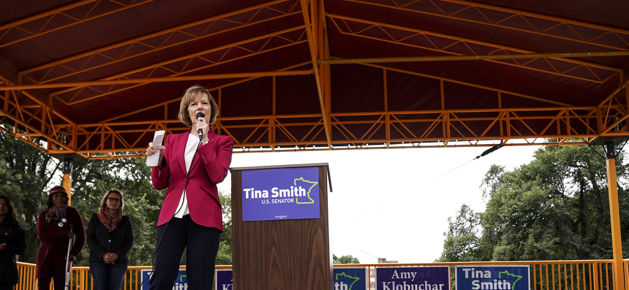 Senator Tina Smith, D-Minn., spoke to supporters at an early voting rally at the U of M's Northrup Plaza Friday. ] AARON LAVINSKY ¥ aaron.lavinsky@startribune.com Sen. Tina Smith led an early voting rally with former Planned Parenthood president Cecile Richards at the U of M's Northrop Plaza on Friday, Sept. 21, 2018 in Minneapolis, Minn.