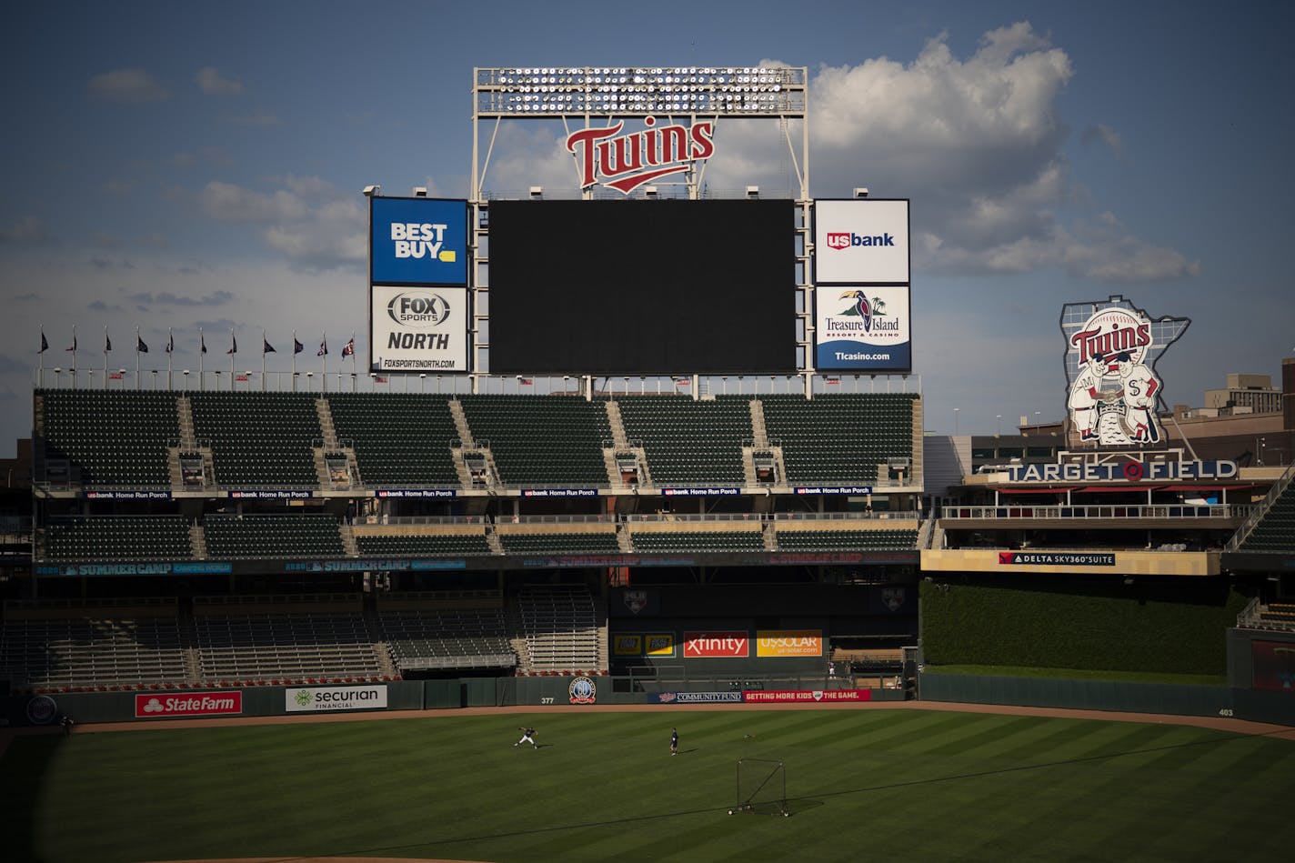 Twins pitcher Devin Smeltzer warmed up in the outfield early Sunday evening. ] JEFF WHEELER • Jeff.Wheeler@startribune.com The Minnesota Twins held their third day of Summer Camp workouts Sunday afternoon, July 5, 2020 at Target Field in Minneapolis.