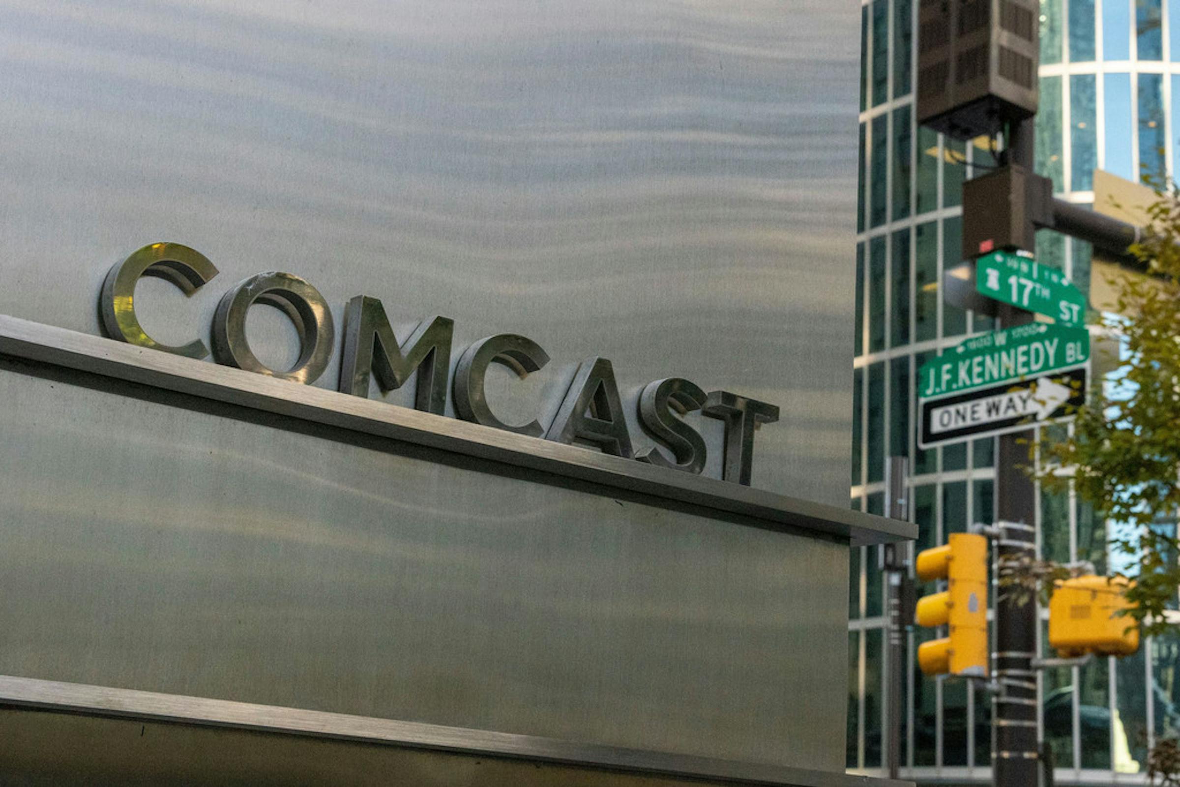 Comcast To Spin Off Cable Networks That Were Once The Entertainment Giants Star Performers 5476