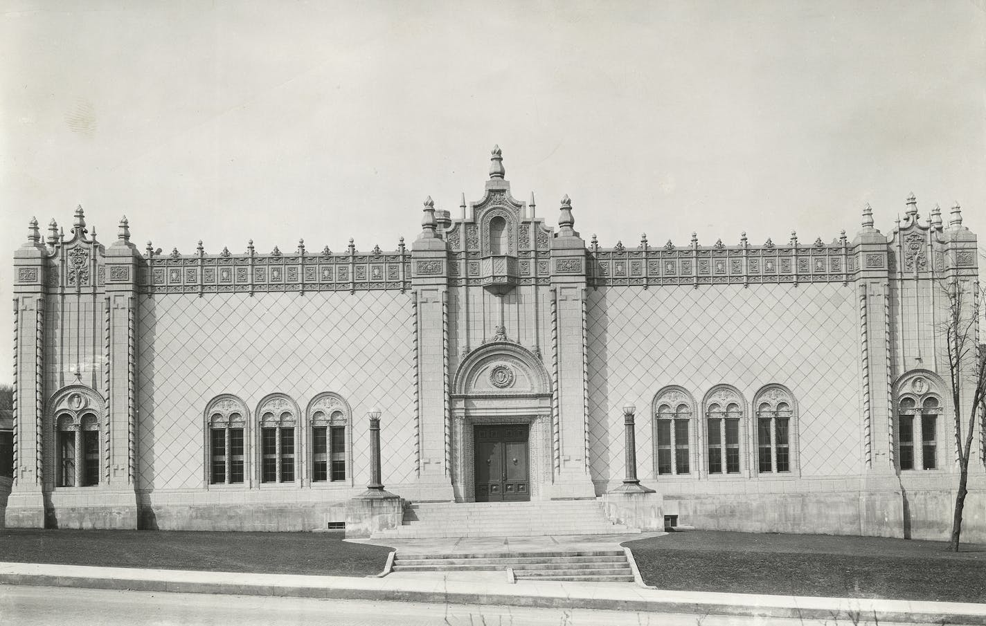 Photograph of the Walker Art Galleries building, 1928. Courtesy the Walker Art Center Archives.