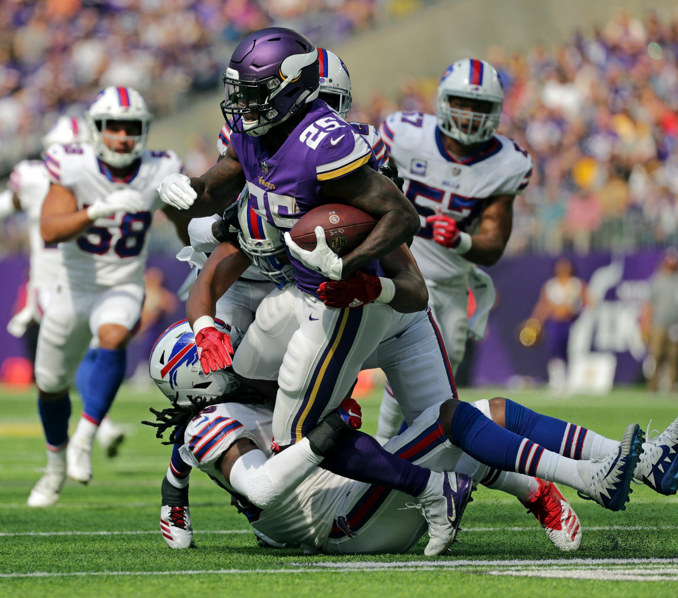 Vikings Latavius Murray gets taken down for a loss in the 2nd quarter. ] Minnesota Vikings -vs- Buffalo Bills, U.S. Bank Stadium.
BRIAN PETERSON ï brian.peterson@startribune.com
Minneapolis, MN 09/23/2018