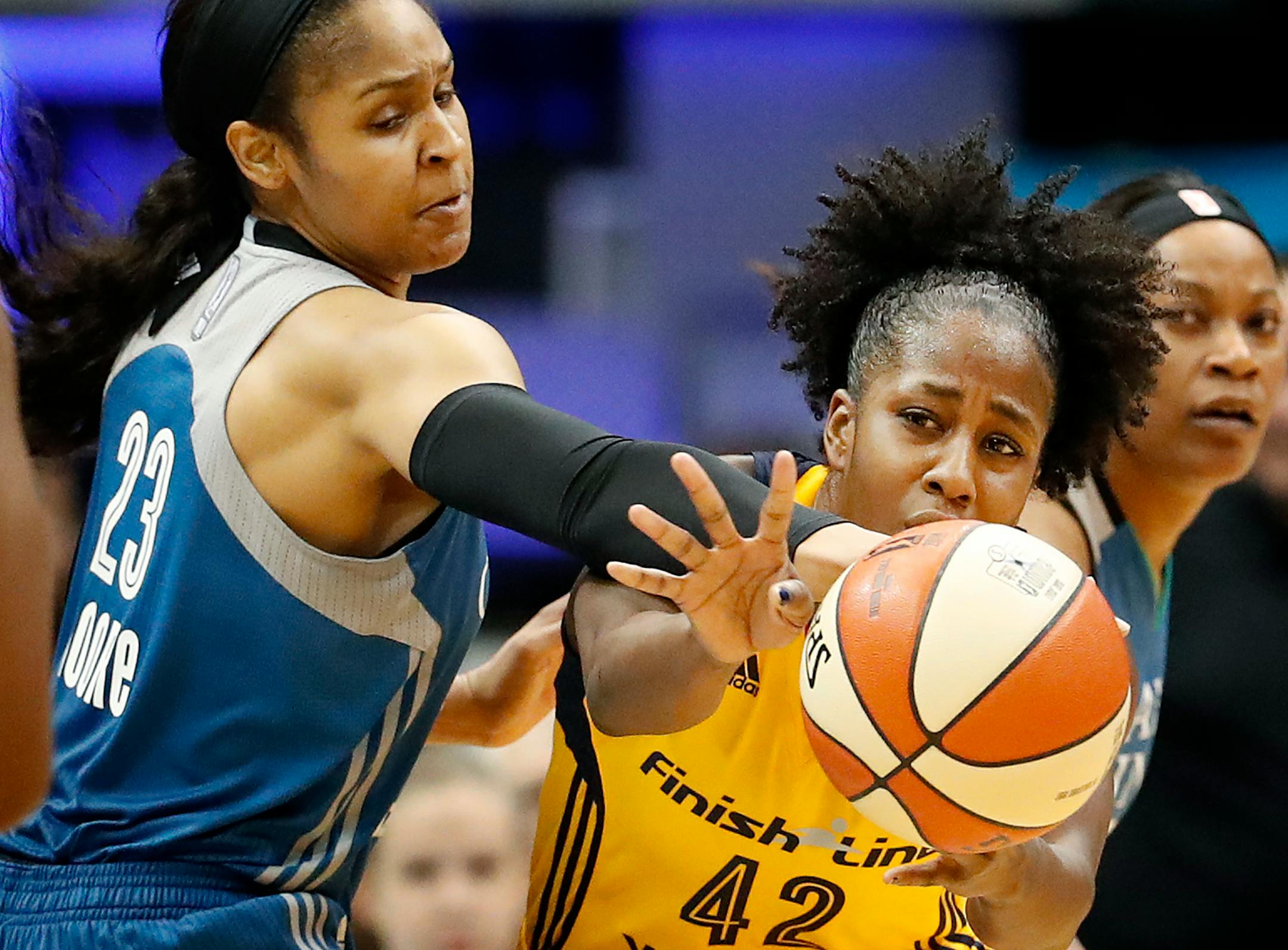 Lynx forward Maya Moore (23)