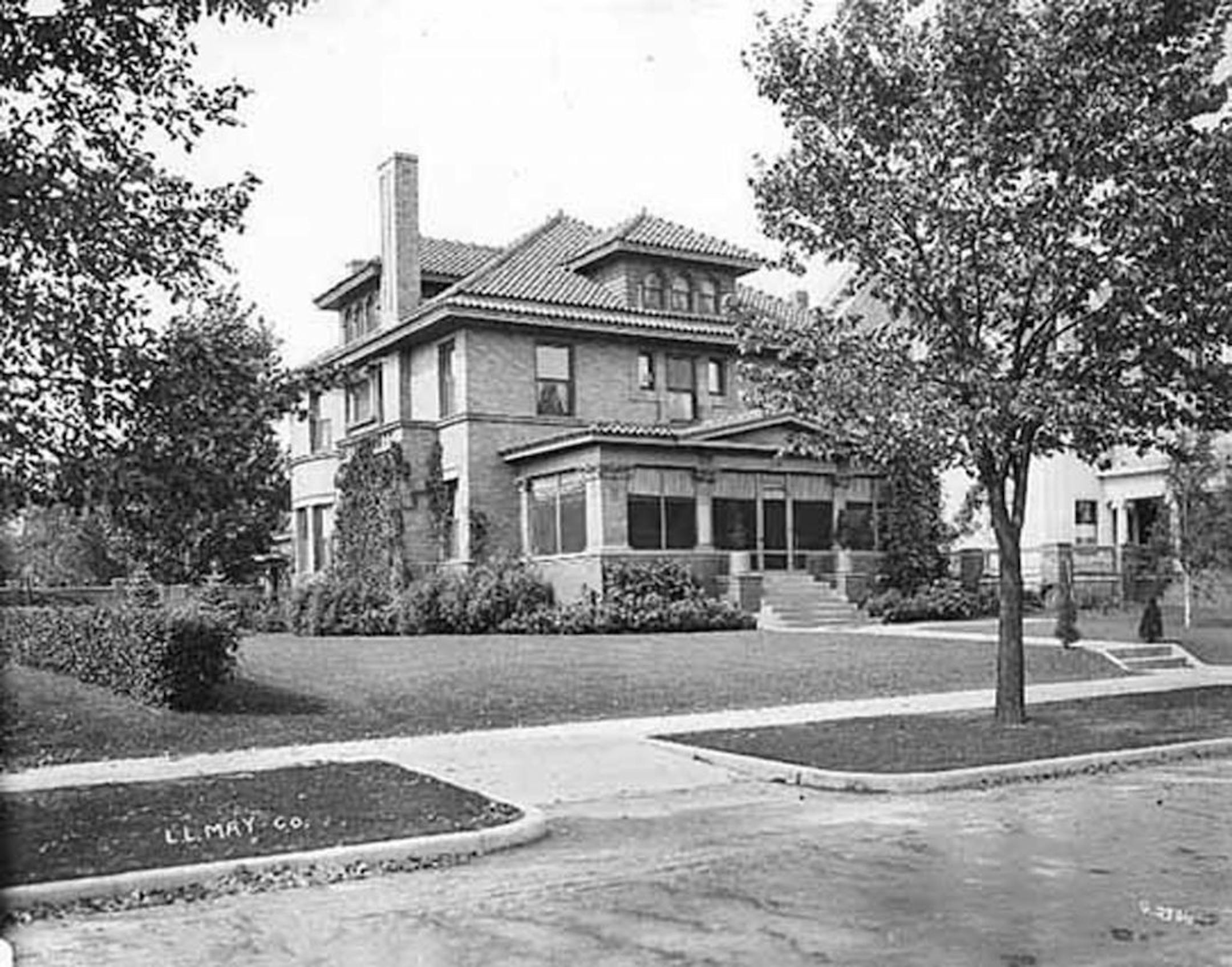 Samuel J. Hewson residence, 2008 Pillsbury Avenue, Minneapolis. // Photograph Collection ca. 1914