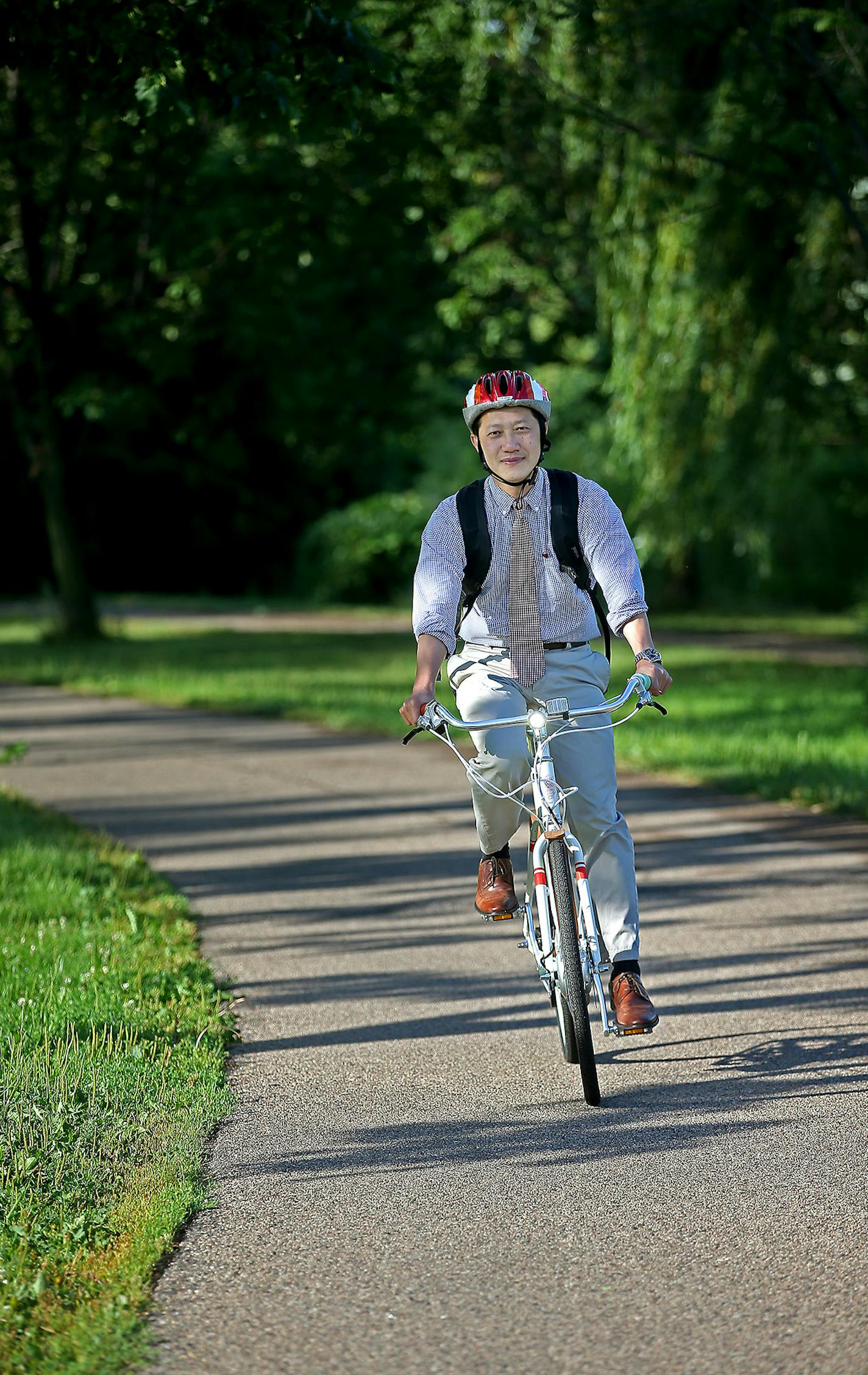 Rev. David Shinn, the associate pastor for congregational care at Westminster Presbyterian in Minneapolis, made his way along the bike path at Lake Hiawatha before a morning meeting, Wednesday, June 6, 2016 in Minneapolis, MN. ] (ELIZABETH FLORES/STAR TRIBUNE) ELIZABETH FLORES &#x2022; eflores@startribune.com