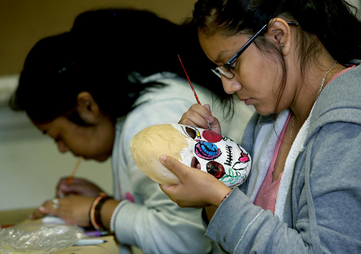 Roosevelt High School student Yesica Tello, cq, worked on making Mexican masks during class, Wednesday, October 21, 2015 in Minneapolis, MN. ] (ELIZABETH FLORES/STAR TRIBUNE) ELIZABETH FLORES &#x2022; eflores@startribune.com