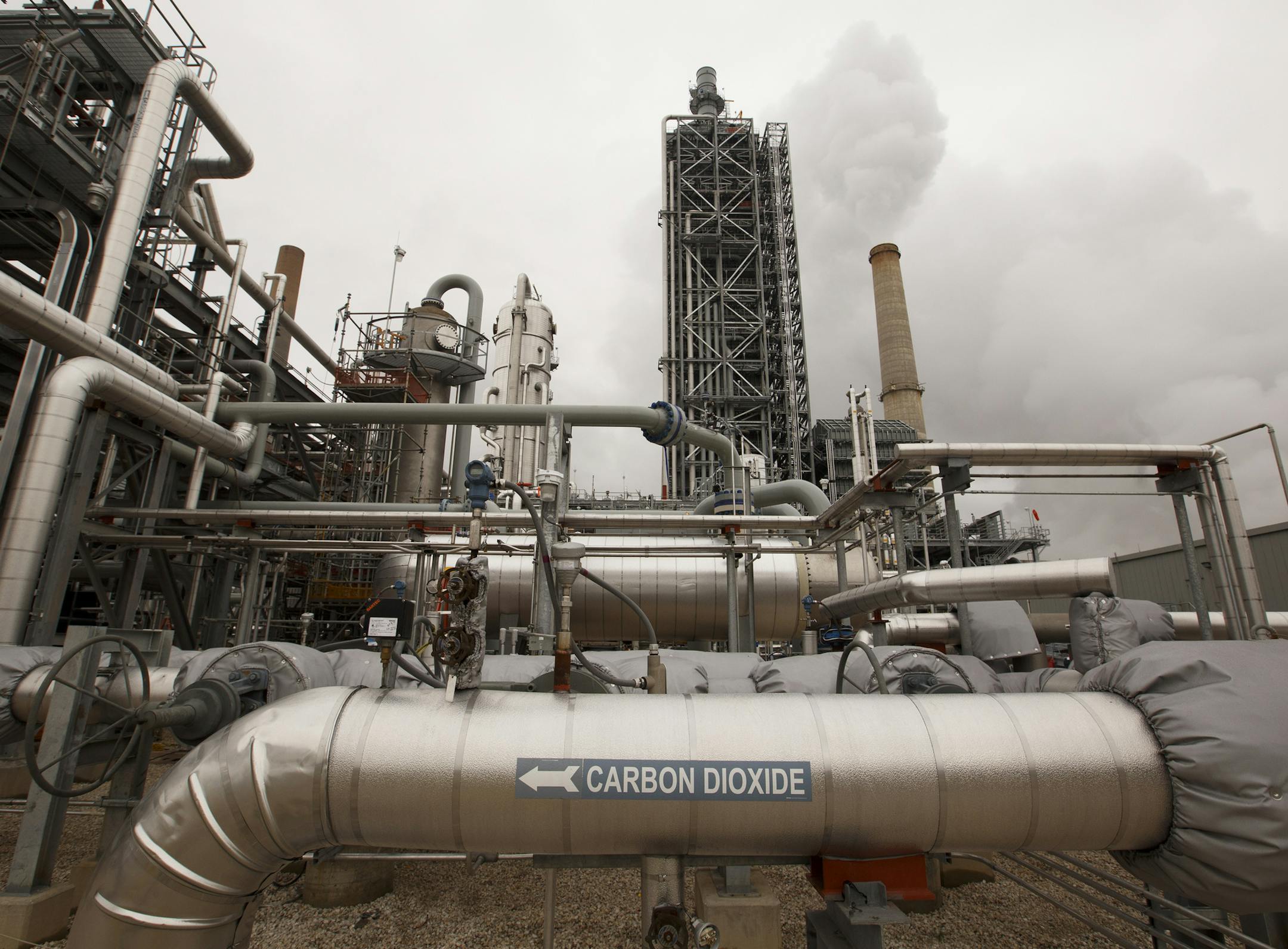 Carbon capture equipment, which is able to pull carbon dioxide out of industrial processes before the gas can make its way into the atmosphere, at the Petra Nova plant near Houston, Dec. 12, 2016. President-elect Donald Trump’s denial of the overwhelming scientific evidence supporting climate change, a view shared by many of his cabinet nominees, might appear to doom any such environmental initiatives. (Michael Stravato/The New York Times)