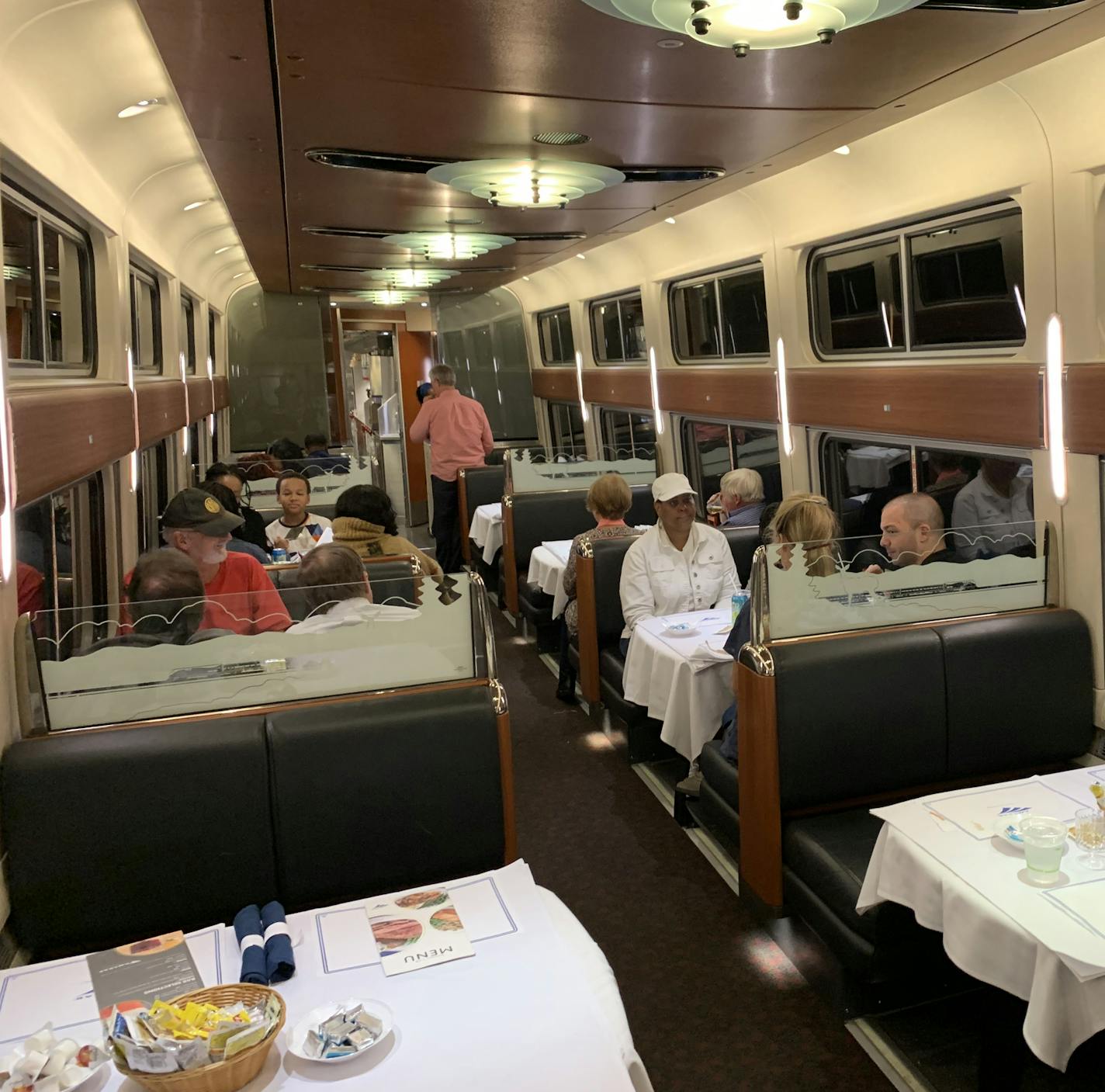 Travelers dine on the Amtrak Crescent as it rolls through Catlett, Va., on Sept. 9. MUST CREDIT: Harrison Keely