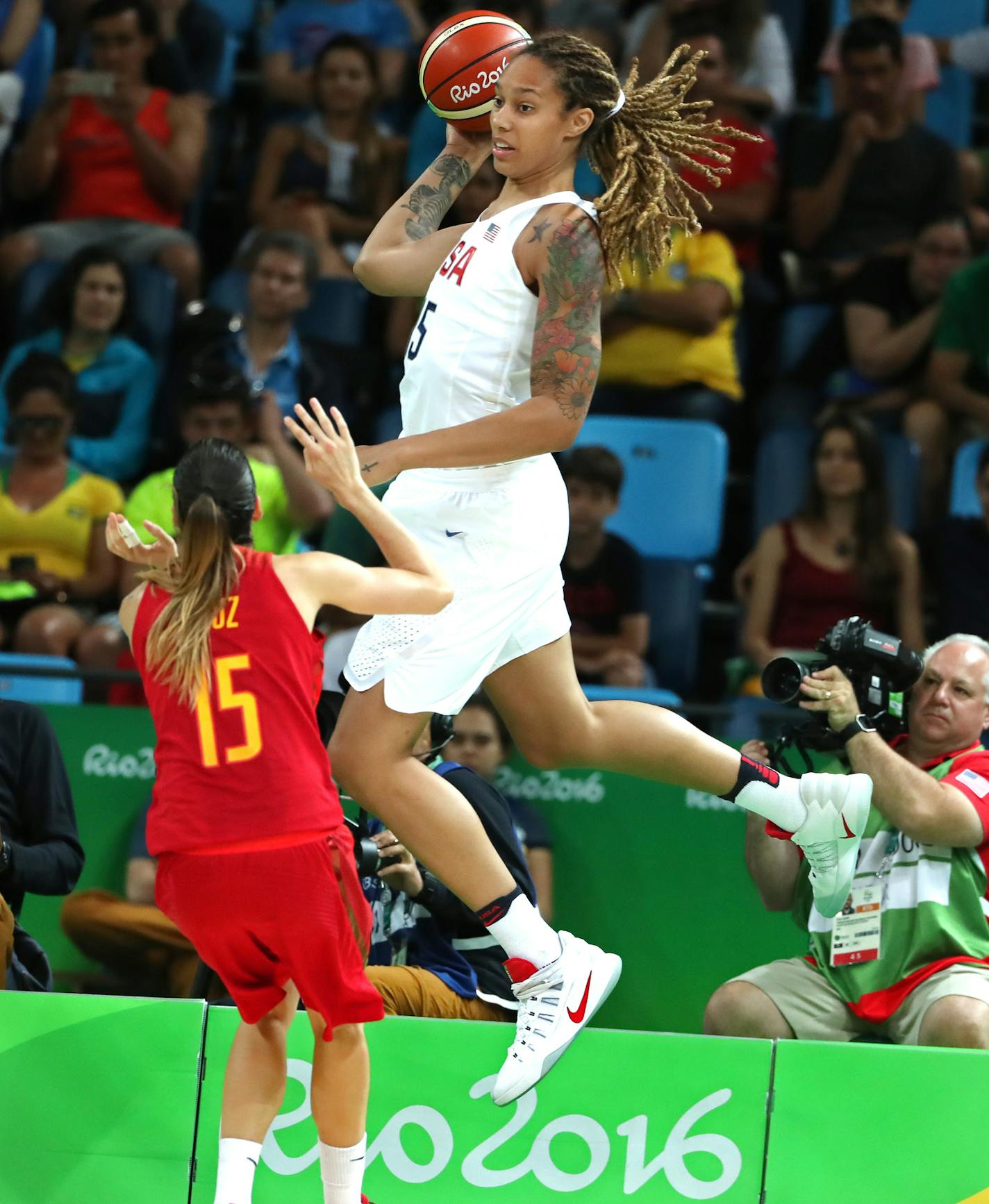 Women's basketball gold medal game. Team USA&#xed;s Brittney Griner leaps up to save a loose ball, throwing it back inbounds over the head of Spain&#xed;s Anna Cruz. The Lynx's Lindsay Whalen scored 17 points off the bench in the victory, giving the U.S. women's basketball team its sixth consecutive gold medal. ] 2016 Summer Olympic Games - Rio Brazil brian.peterson@startribune.com Rio de Janeiro, Brazil - 08/19/2016