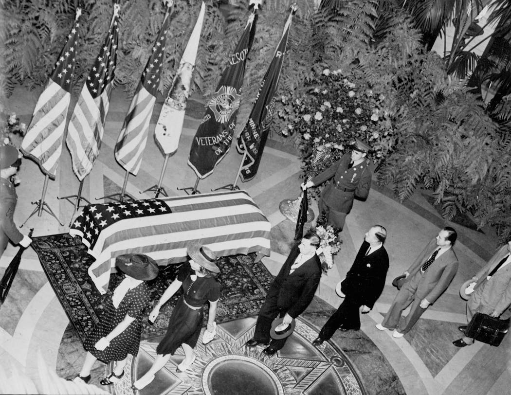 Sen. Ernest Lundeen's casket in the rotunda of the State Capitol in 1940.