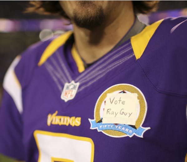 Vikings punter Chris Kluwe customized his jersey with a personal appeal on behalf of Raiders punter Ray Guy's Hall of Fame bid on Sunday.