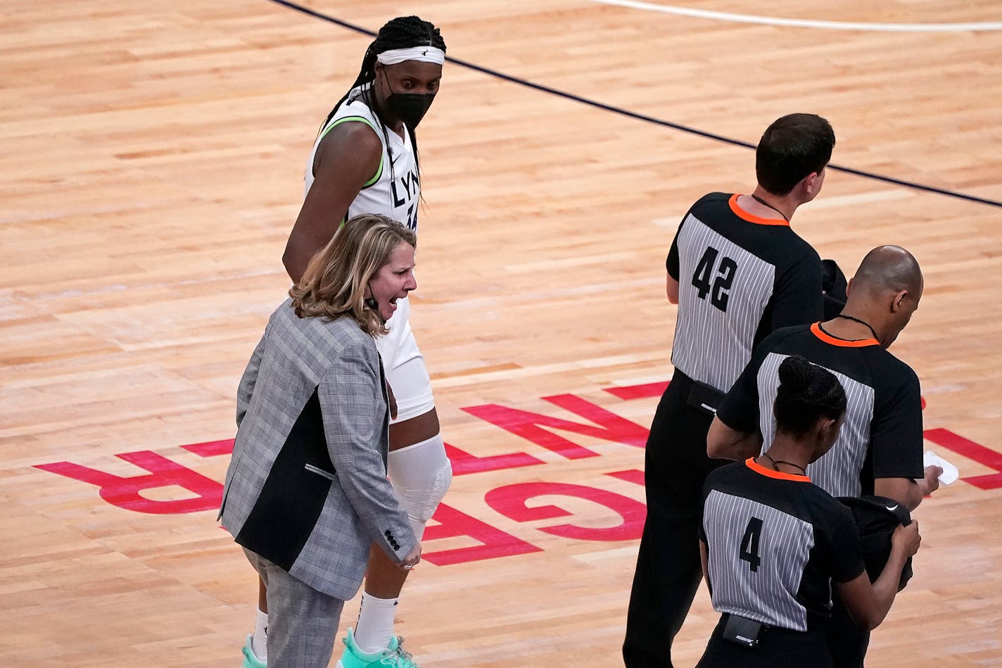 Minnesota Lynx head coach Cheryl Reeve yelled at the referees for taking time off the clock after a clock malfunction as Minnesota Lynx center Sylvia Fowles (34) stood by her after the game was over. ] LEILA NAVIDI • leila.navidi@startribune.com