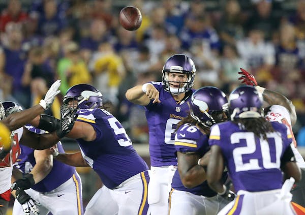 Minnesota Vikings quarterback Taylor Heinicke (6) threw a pass down field in the forth quarter. The Minnesota Vikings hosted the Tampa Bay Buccaneers 