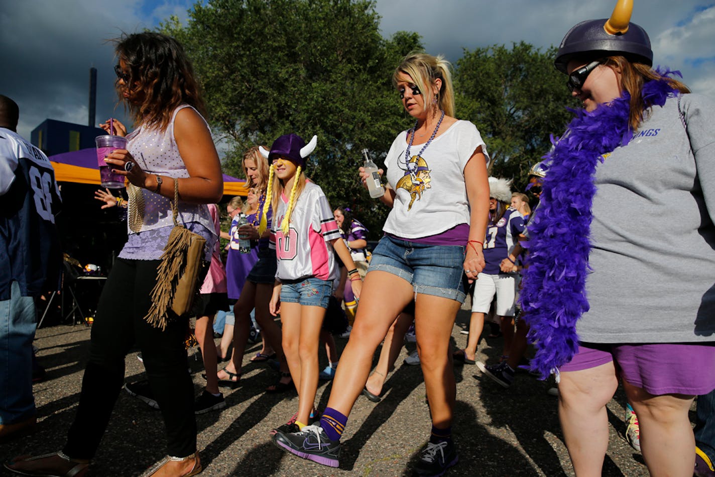 At a tailgating parking lot near the Metrodome before the first preseason game between the Vikings and the Texans, Vikings fans got a little groove going before the game. ] tsong-taataarii@startribune.com