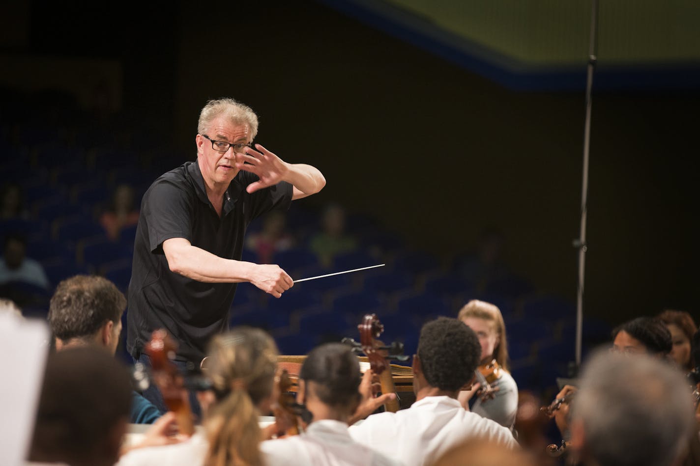 Osmo Vanska conducts the Orquesta Sinfonica Juvenil del Conservatorio and the Minnesota Orchestra during a side-by-side rehearsal at Teatro Nacional in Havana, Cuba on Friday, May 15, 2015. ] LEILA NAVIDI leila.navidi@startribune.com /