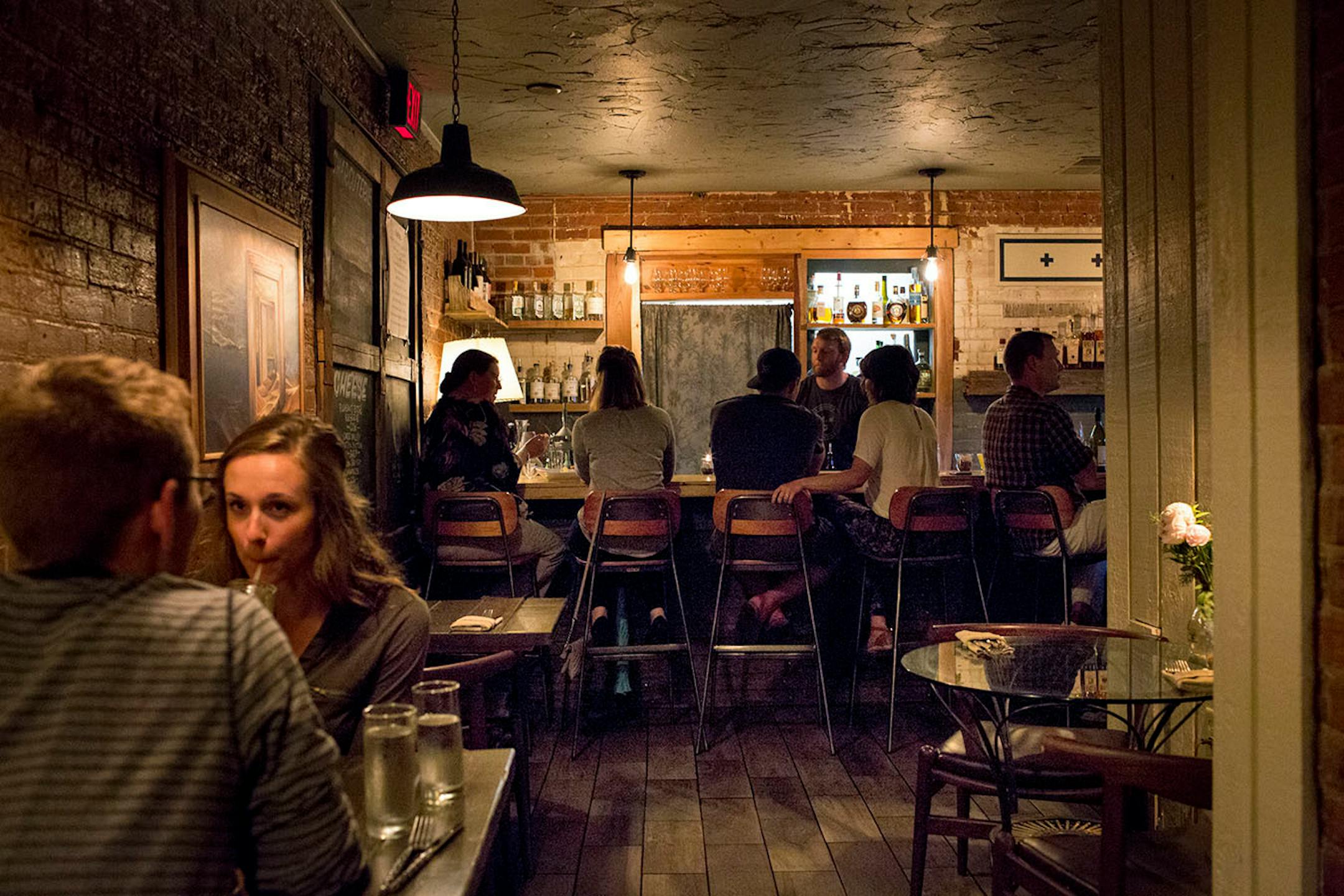 Alexa Lowry (left) sits with her husband at The Mint in La Crosse. ] COURTNEY PEDROZA • courtney.pedroza@startribune.com June 22-24, 2017; Wisconsin restaurants, cafes, bars, bakeries and breweries; Dining along the Mississippi River.