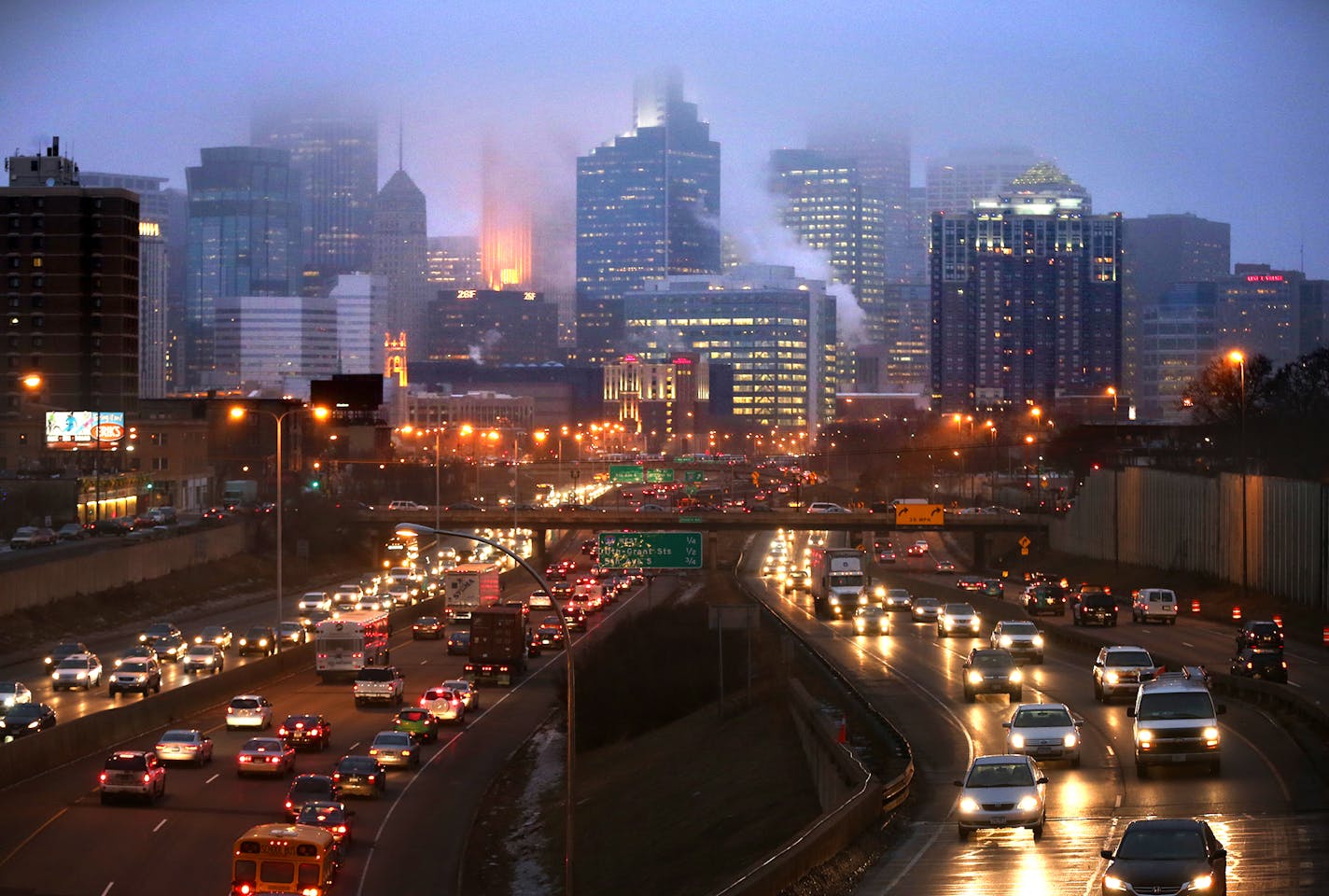 Traffic on I-35W flows northbound towards downtown Minneapolis on Thursday, December 11, 2014. ] LEILA NAVIDI leila.navidi@startribune.com /