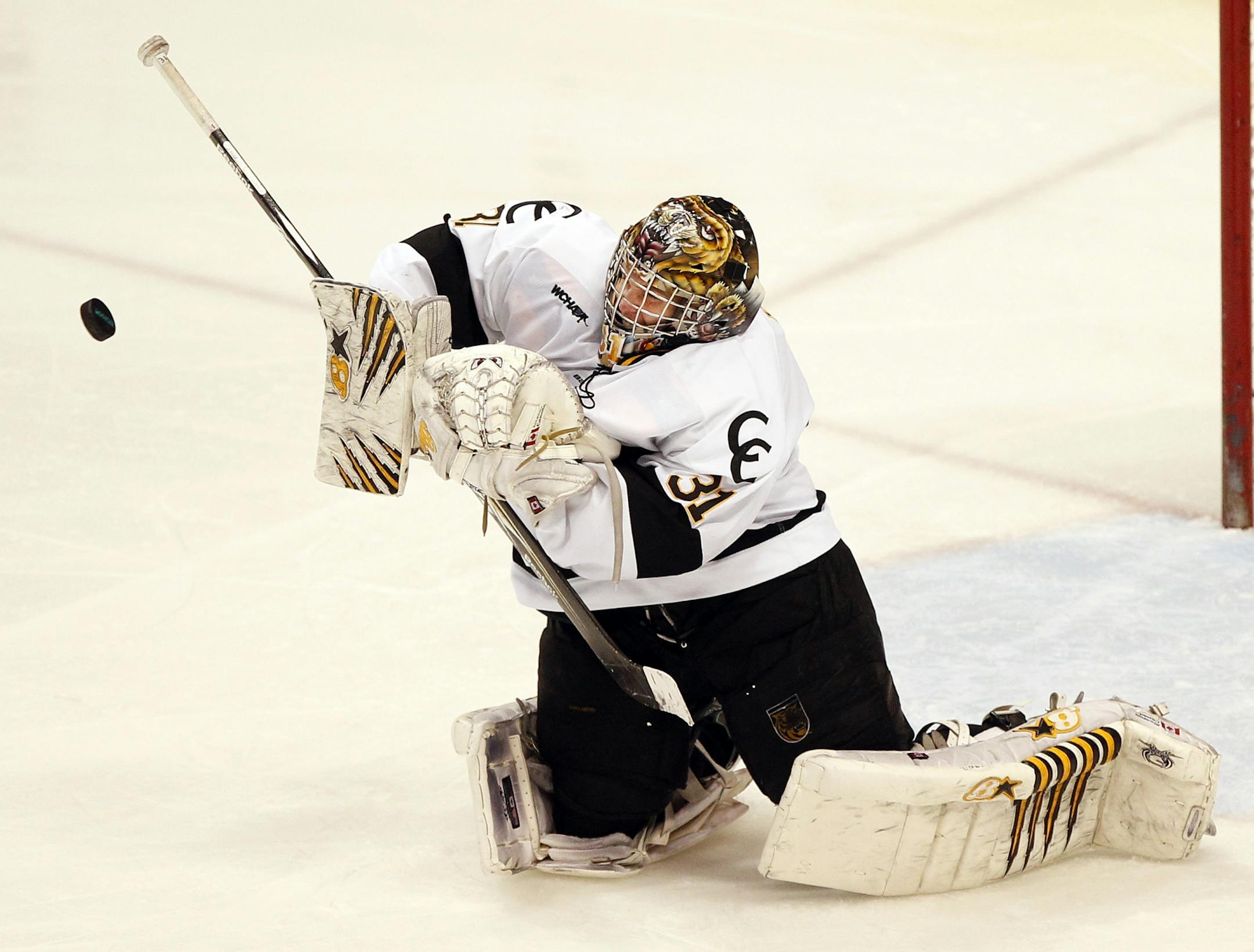 Colorado College goalie Joe Howe (31) blocked a shot in the third period.