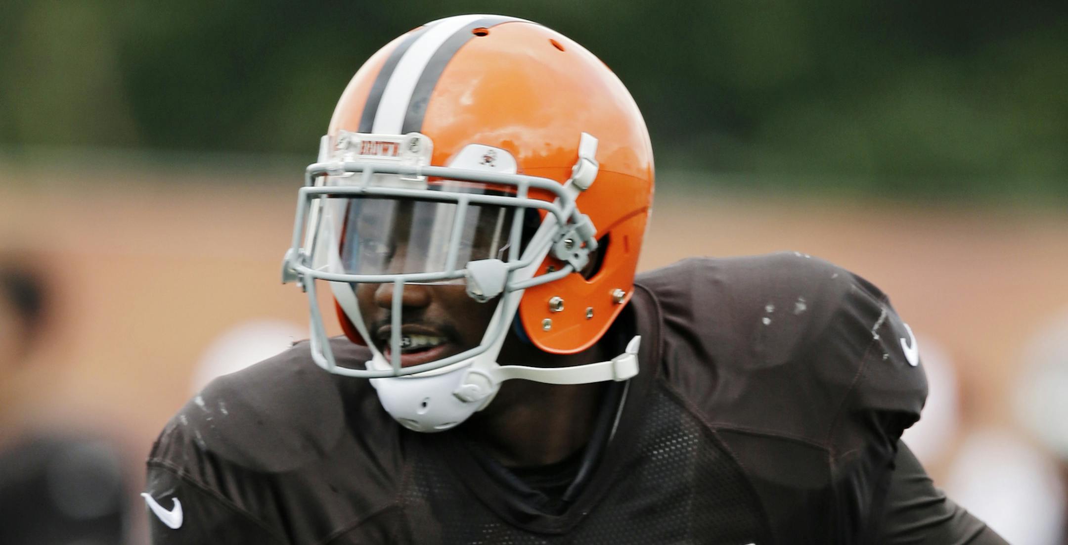 Cleveland Browns running back Ben Tate runs the ball during practice at NFL football training camp in Berea, Ohio Tuesday, Aug. 12, 2014. (AP Photo/Mark Duncan) ORG XMIT: OHMD