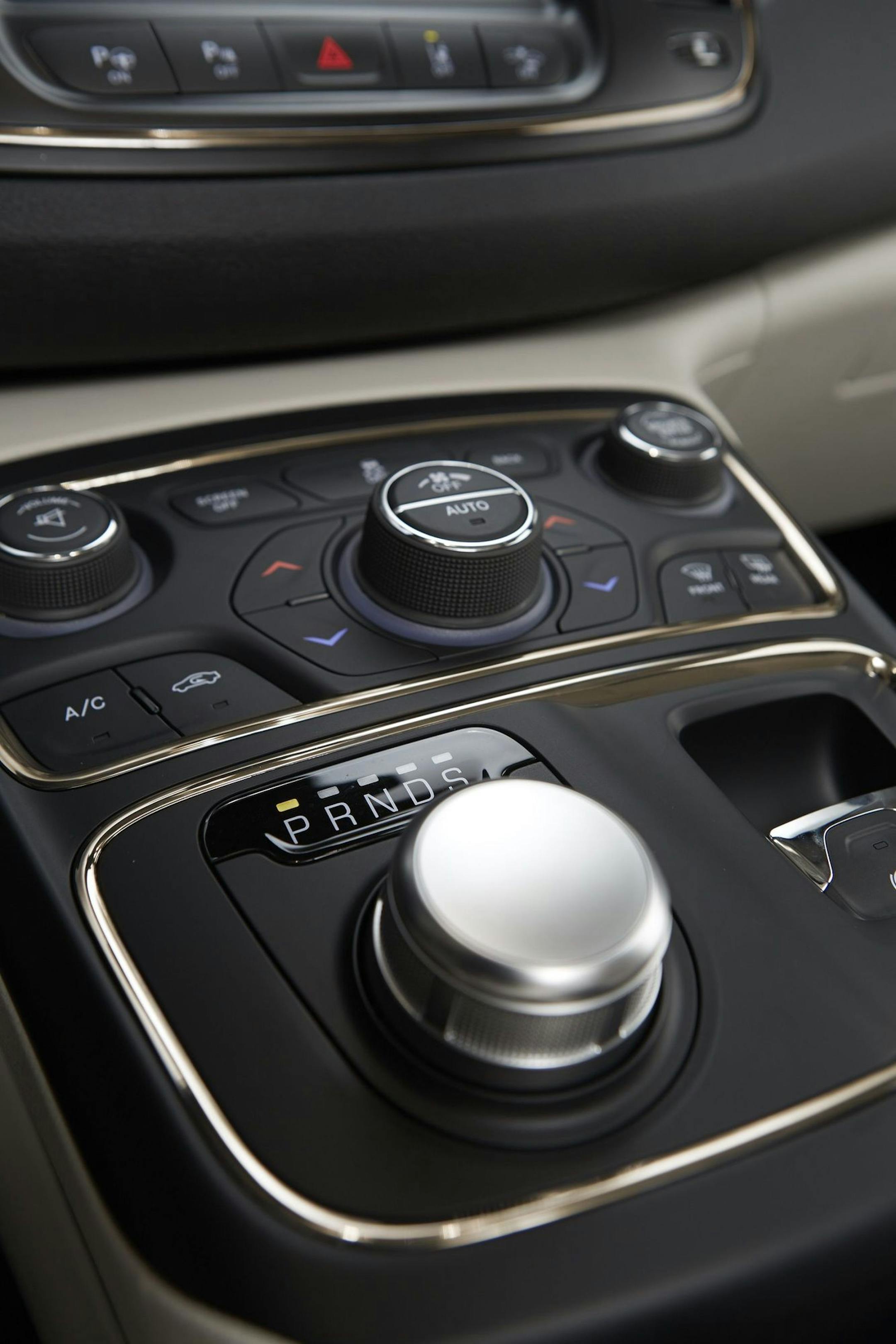 The 2015 Chrysler 200 is the industryís first midsize sedan with a standard nine-speed automatic transmission.