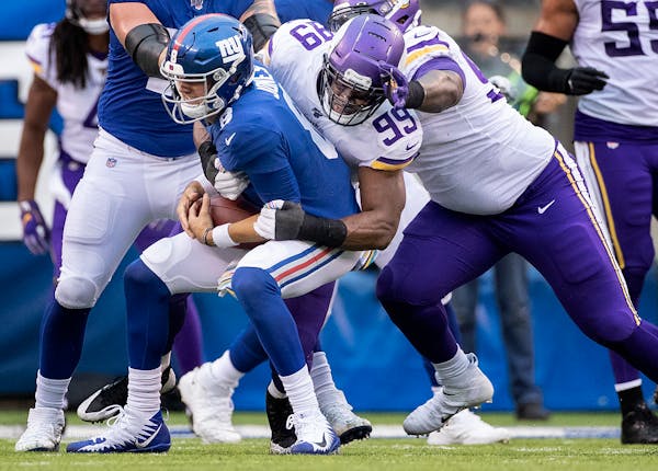 Vikings defensive end Danielle Hunter sacked New York Giants quarterback Daniel Jones in the third quarter.