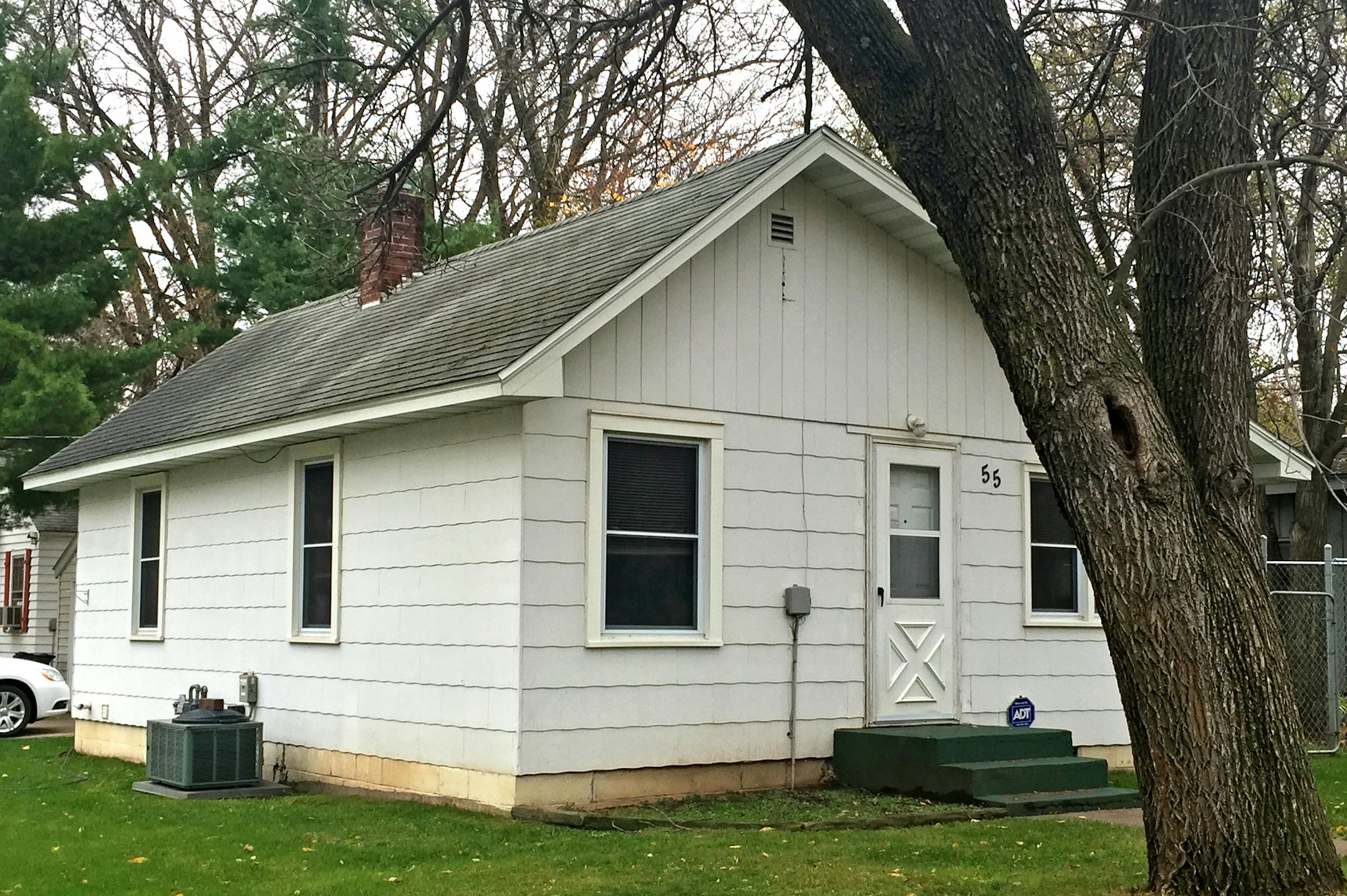 Home in Annandale, MN, 55 Myrtle Ave. S.. ] Renee Schneider - Star Tribune 10/29/15 Annandale, MN Residence of person of interest in Wetterling case Danny James Heinrich. ORG XMIT: MIN1510291532475661