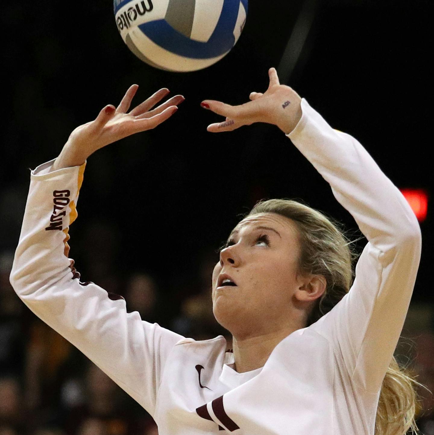 Minnesota setter Samantha Seliger-Swenson (11) set the ball in the third set. ] ANTHONY SOUFFLE &#xef; anthony.souffle@startribune.com Game action from an NCAA volleyball game between the University of Minnesota and Penn State Saturday, Nov. 25, 2017 at the Maturi Sports Pavilion in Minneapolis.