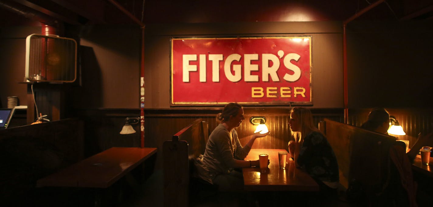 Krtstina Van Moer, right, and Brianna Neil chatted on the upper level of Fitger's Brewhouse in Duluth Min., Wednesday, May 22, 2013. ] (KYNDELL HARKNESS/STAR TRIBUNE) kyndell.harkness@startribune.com