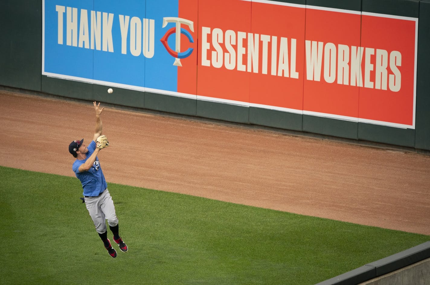 Minnesota Twins right fielder Max Kepler (26) fielded a fly ball that bounced off the right field wall.