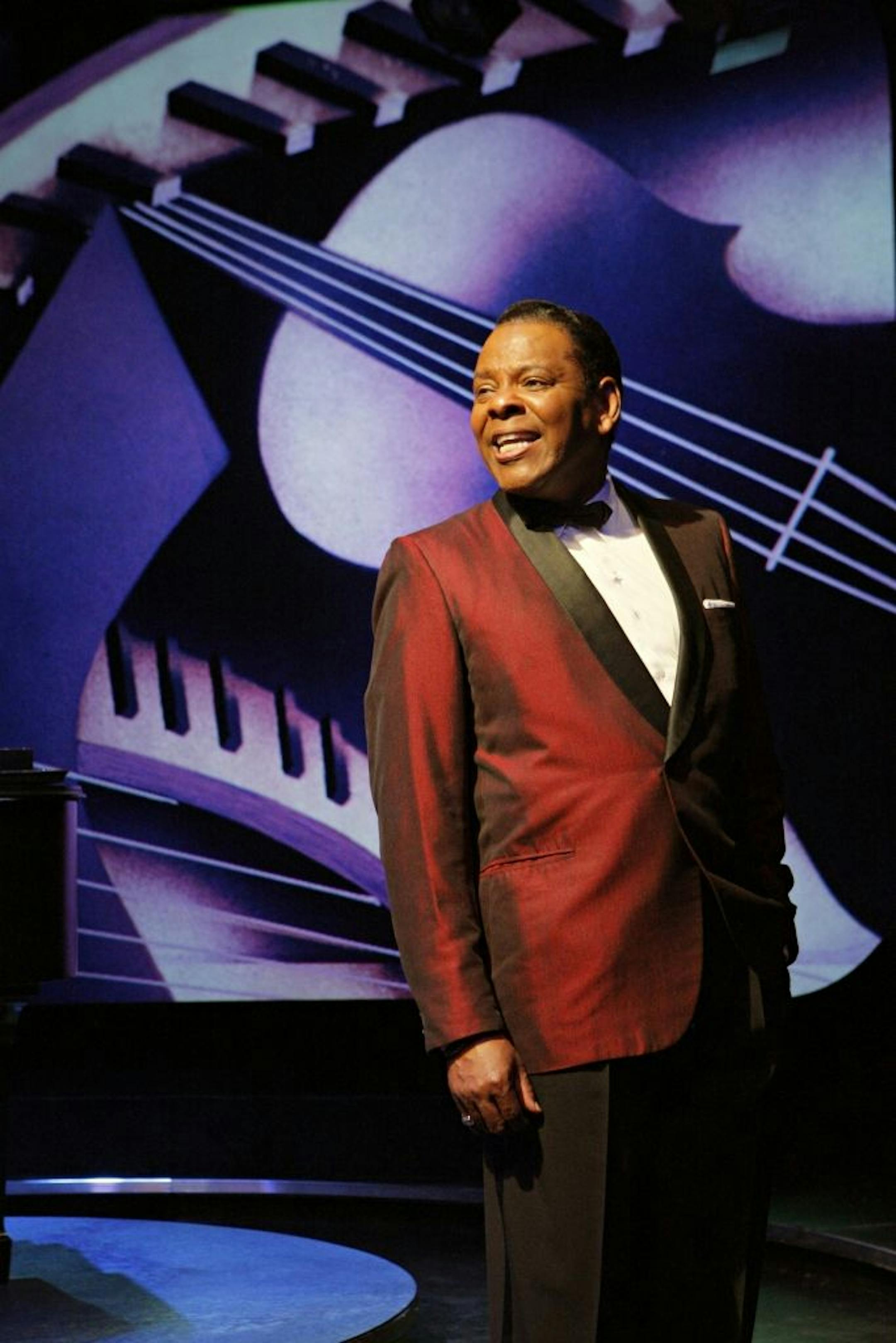Dennis Spears plays '50s crooner and television path-breaker Nat King Cole in a return engagement of "I Wish You Love" at Penumbra Theatre.